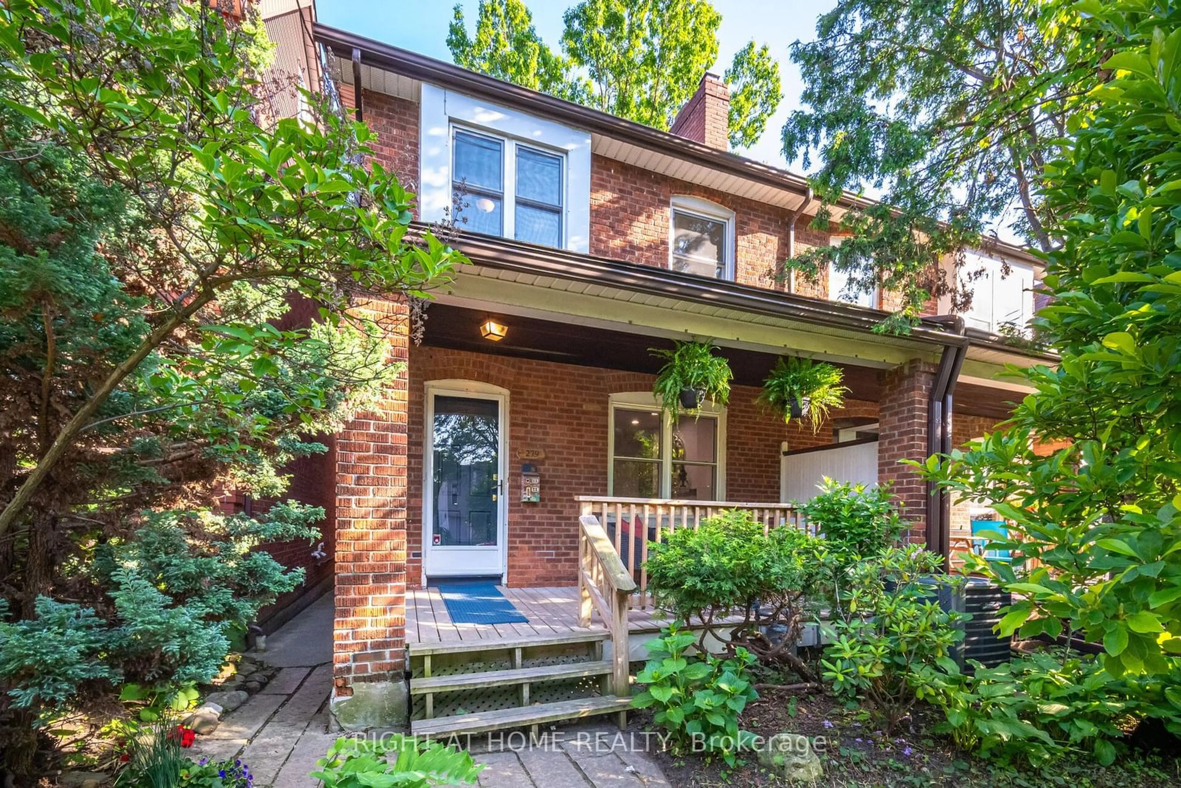 Home with brick exterior material for 279 Davisville Ave, Toronto Ontario M4S 1H1