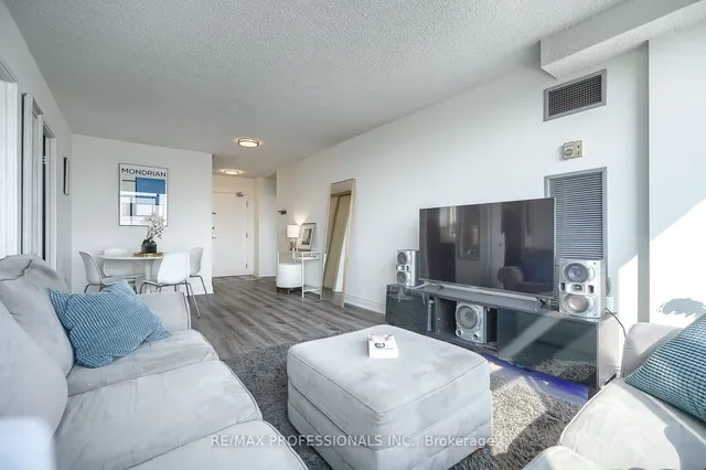 Additional image 17 of 3000 Bathurst St Unit 1205