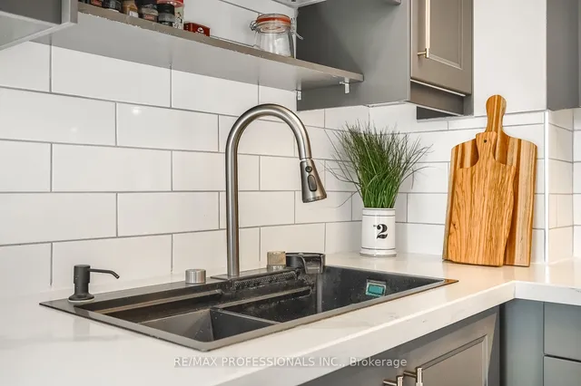 Additional image 9 of 3000 Bathurst St Unit 1205