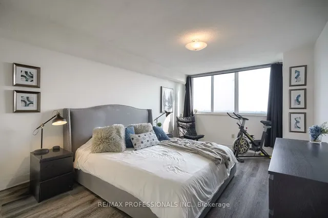 Additional image 8 of 3000 Bathurst St Unit 1205