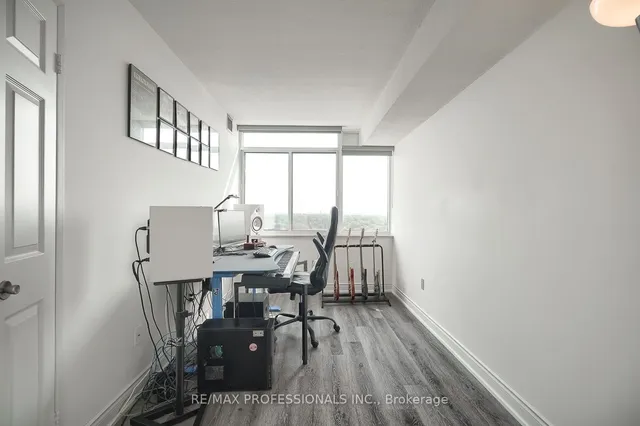 Additional image 4 of 3000 Bathurst St Unit 1205