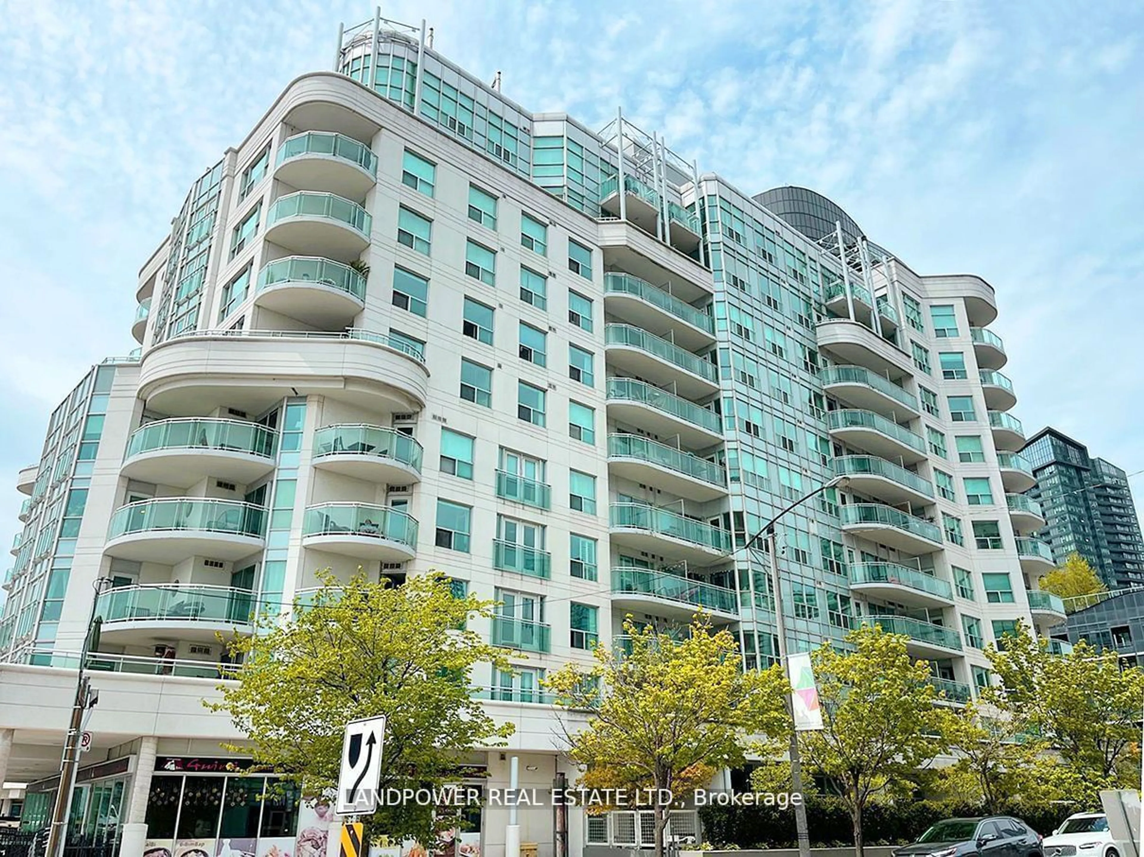 A pic from exterior of the house or condo for 600 Queens Quay #308, Toronto Ontario M5V 3M3