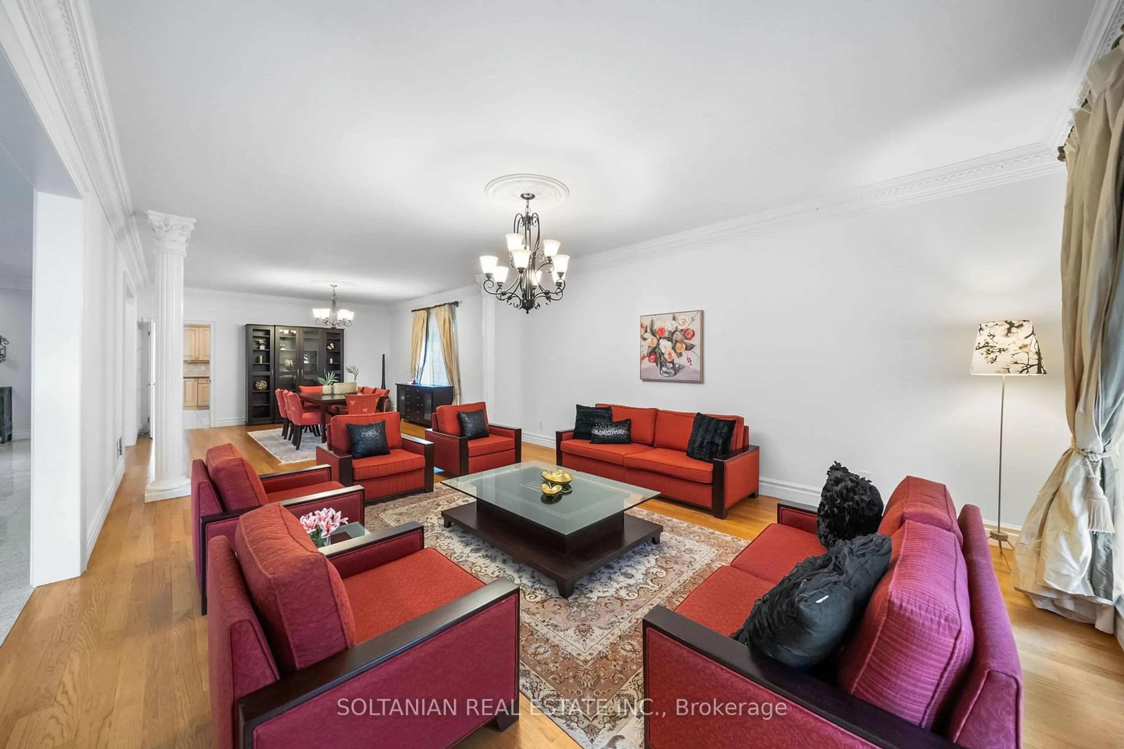 Living room for 211 Byng Ave, Toronto Ontario M2N 4L2