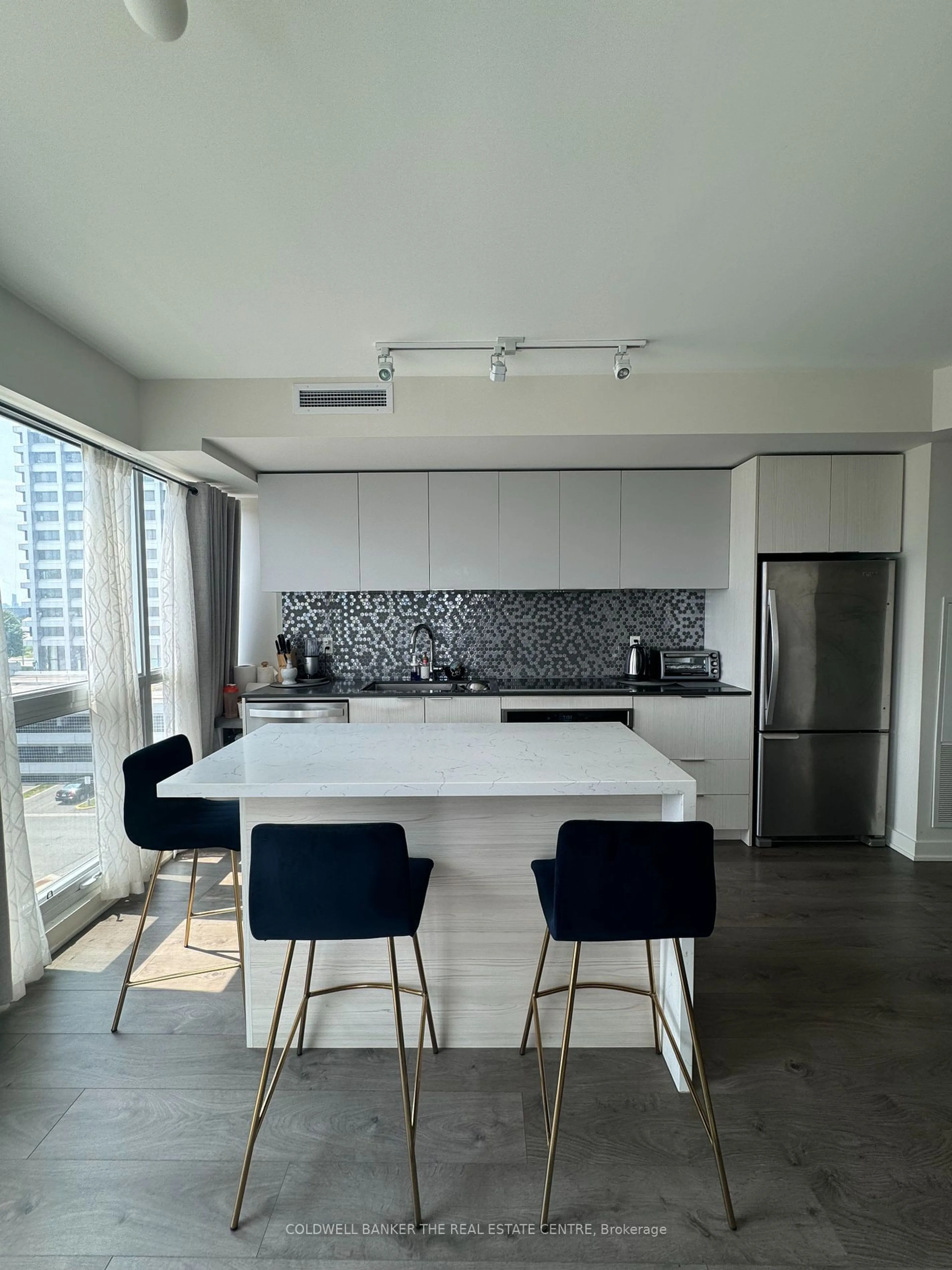 Contemporary kitchen for 2 Sonic Way #507, Toronto Ontario M3C 0P1