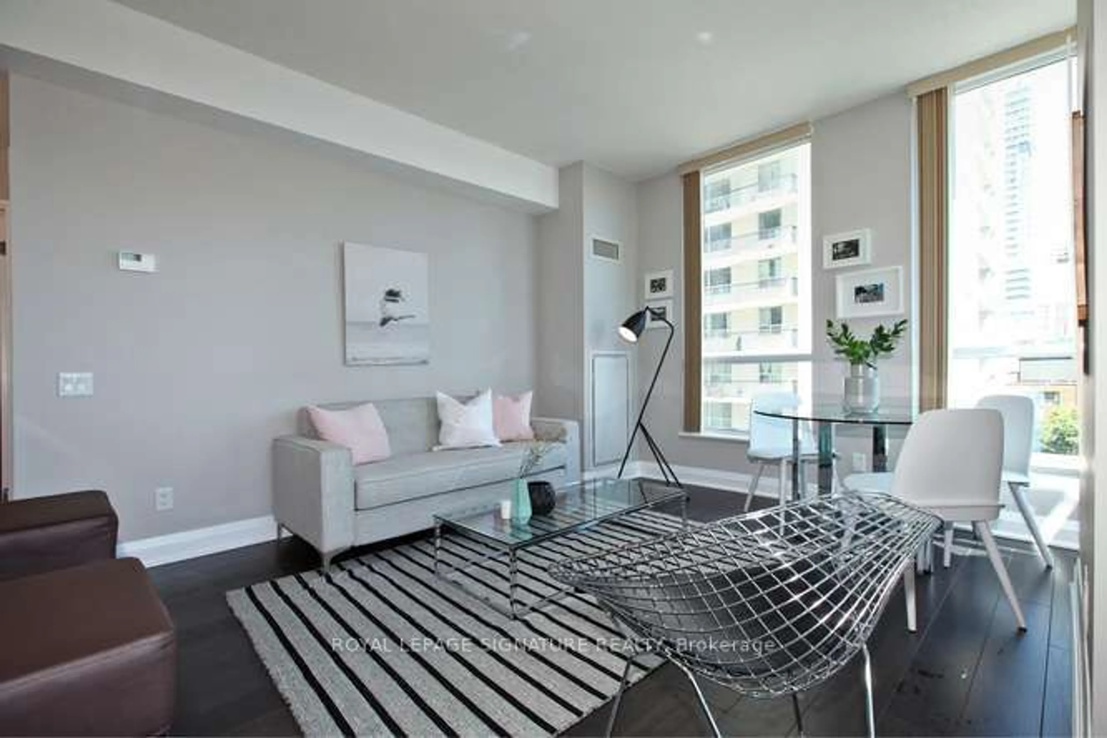 Living room, carpet floors for 83 Redpath Ave #402, Toronto Ontario M4S 0A2