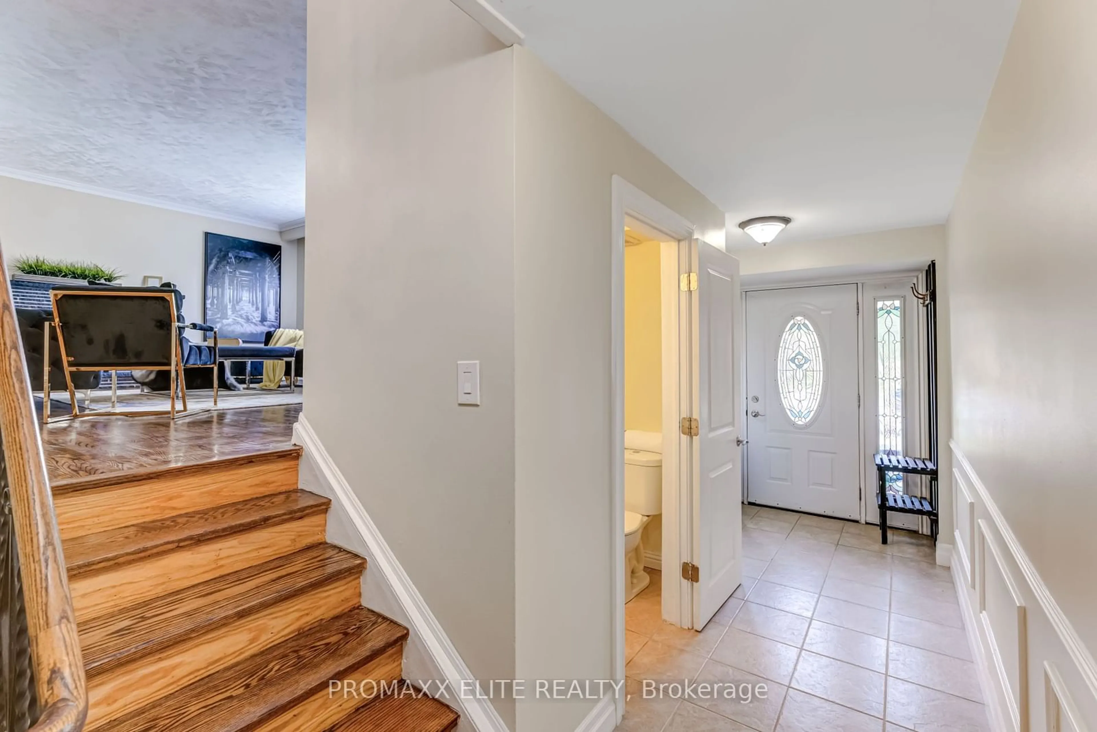 Indoor entryway, wood floors for 49 Bowerbank Dr, Toronto Ontario M2M 1Z9