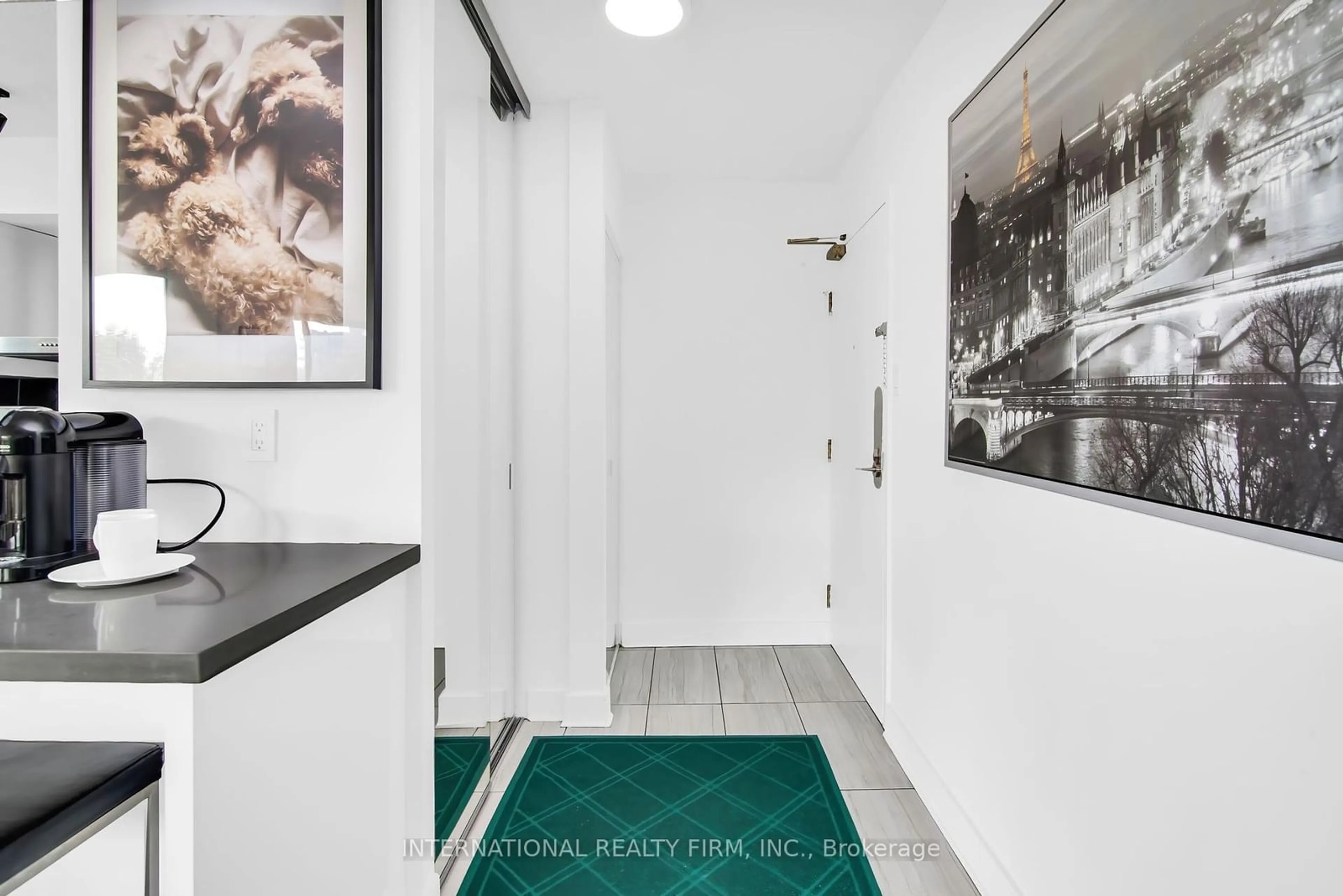 Indoor entryway for 250 Queens Quay #201, Toronto Ontario M5J 2N2