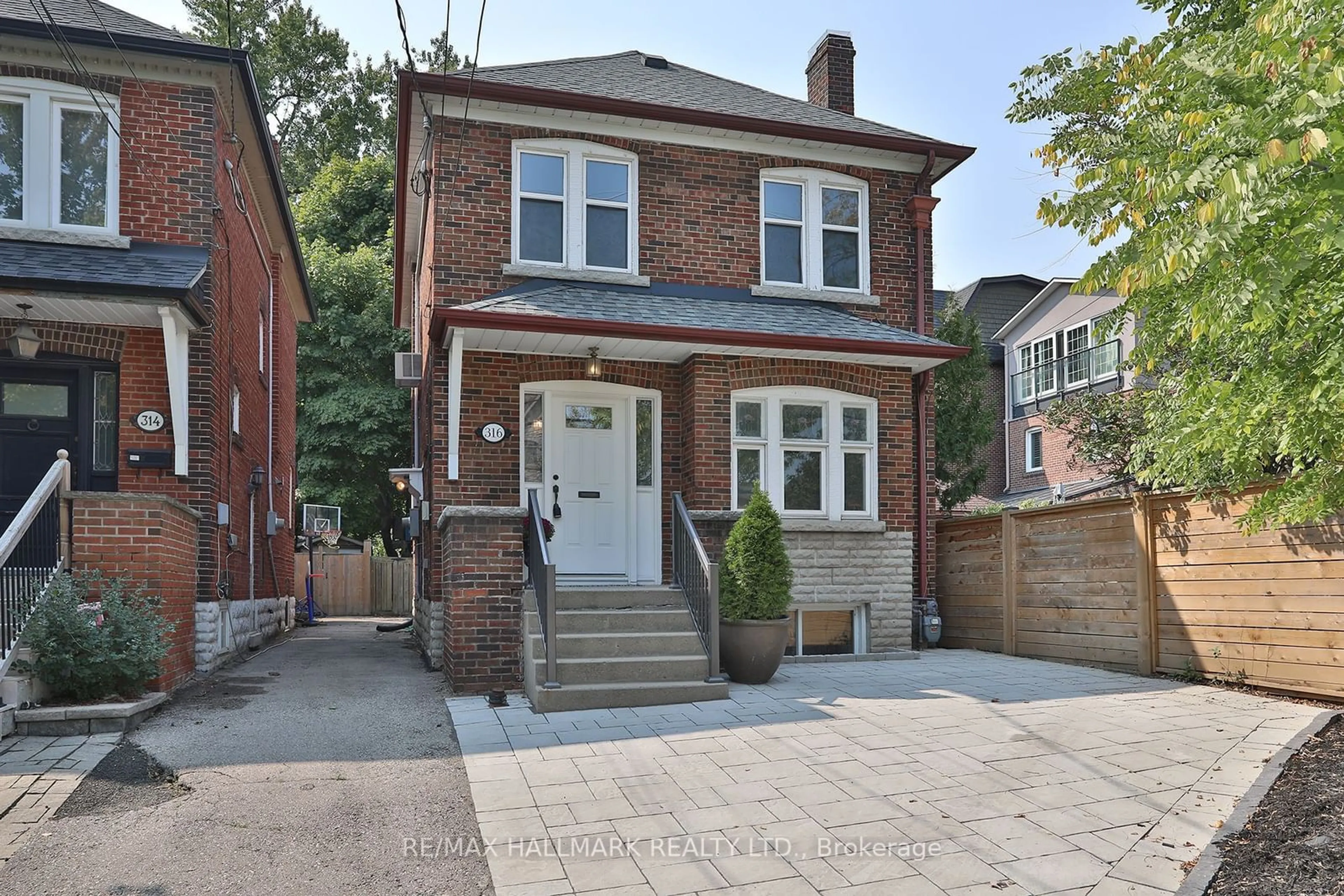 Home with brick exterior material for 316 Jedburgh Rd, Toronto Ontario M5M 3K8