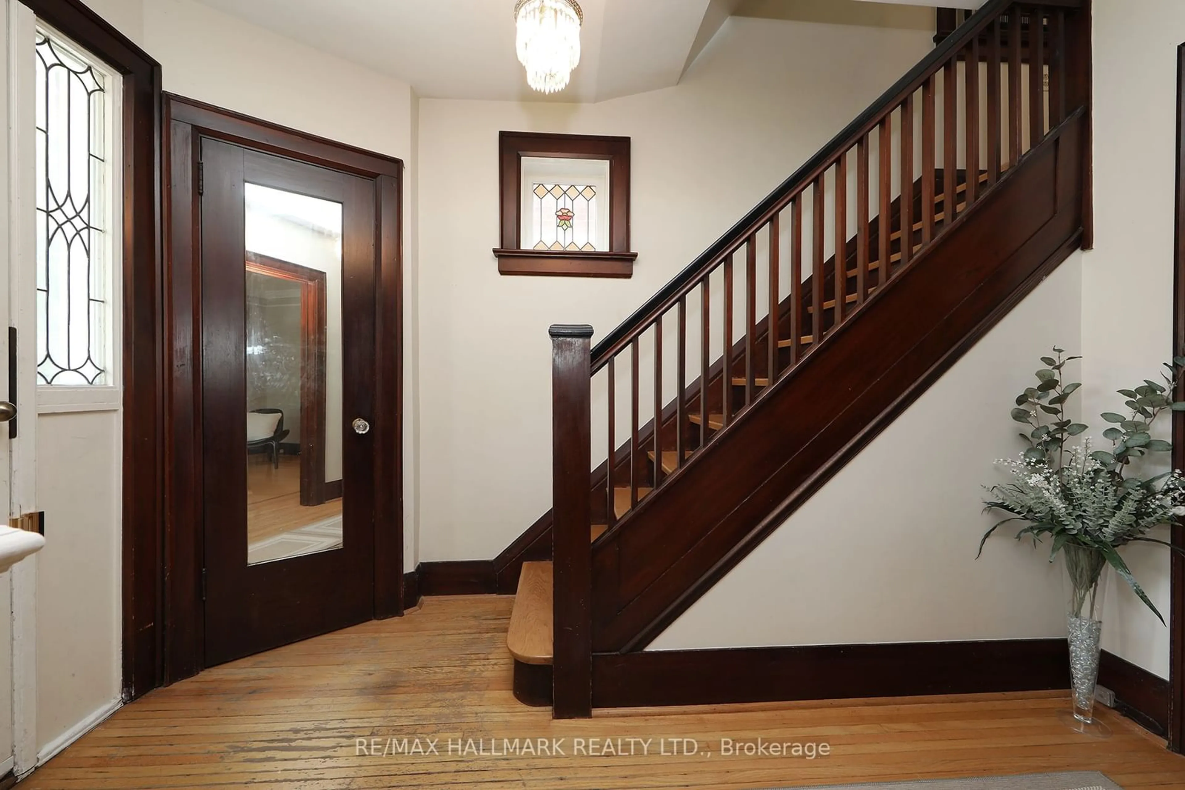 Indoor foyer, wood floors for 316 Jedburgh Rd, Toronto Ontario M5M 3K8