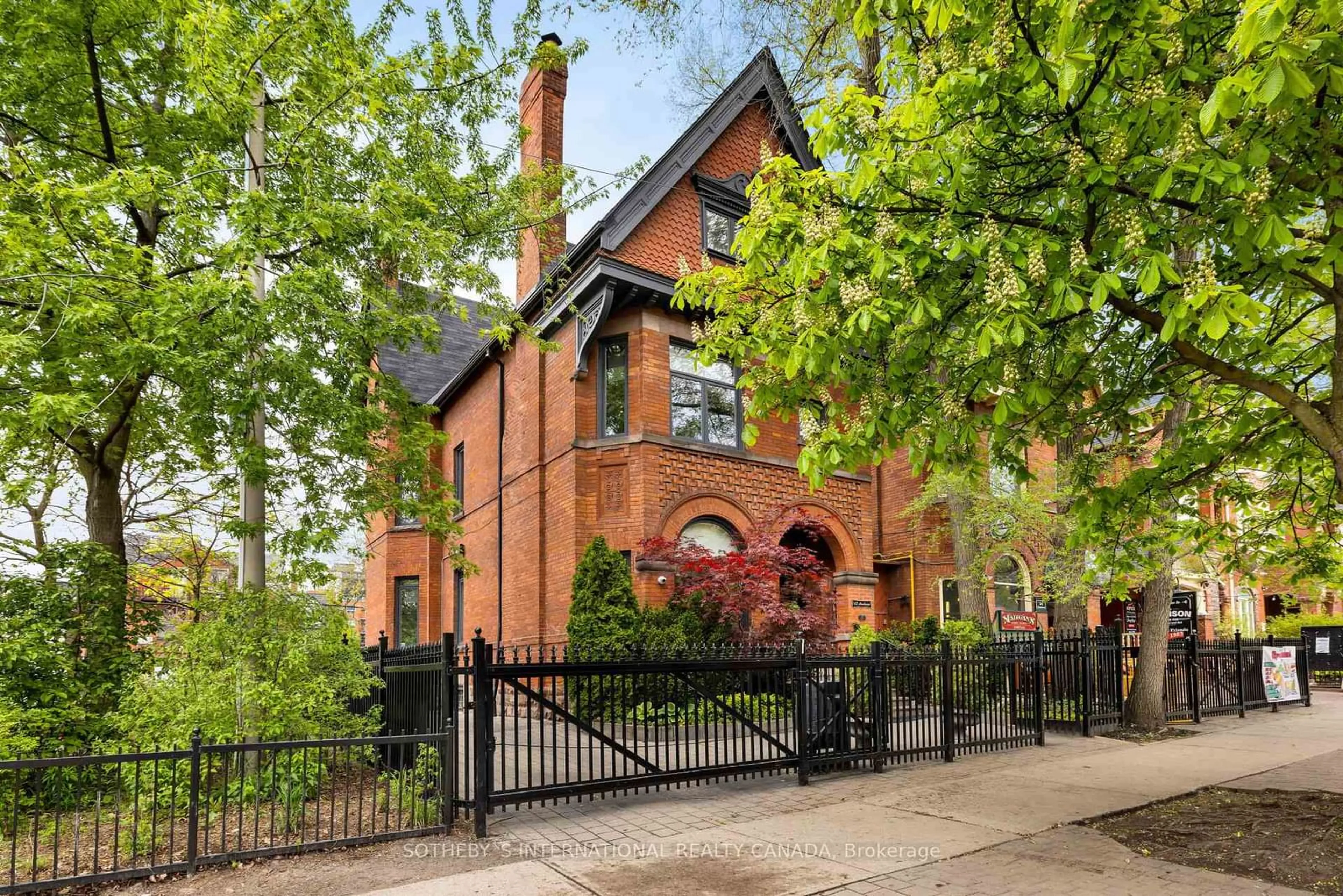 Home with brick exterior material for 12 Madison Ave, Toronto Ontario M5R 2S1