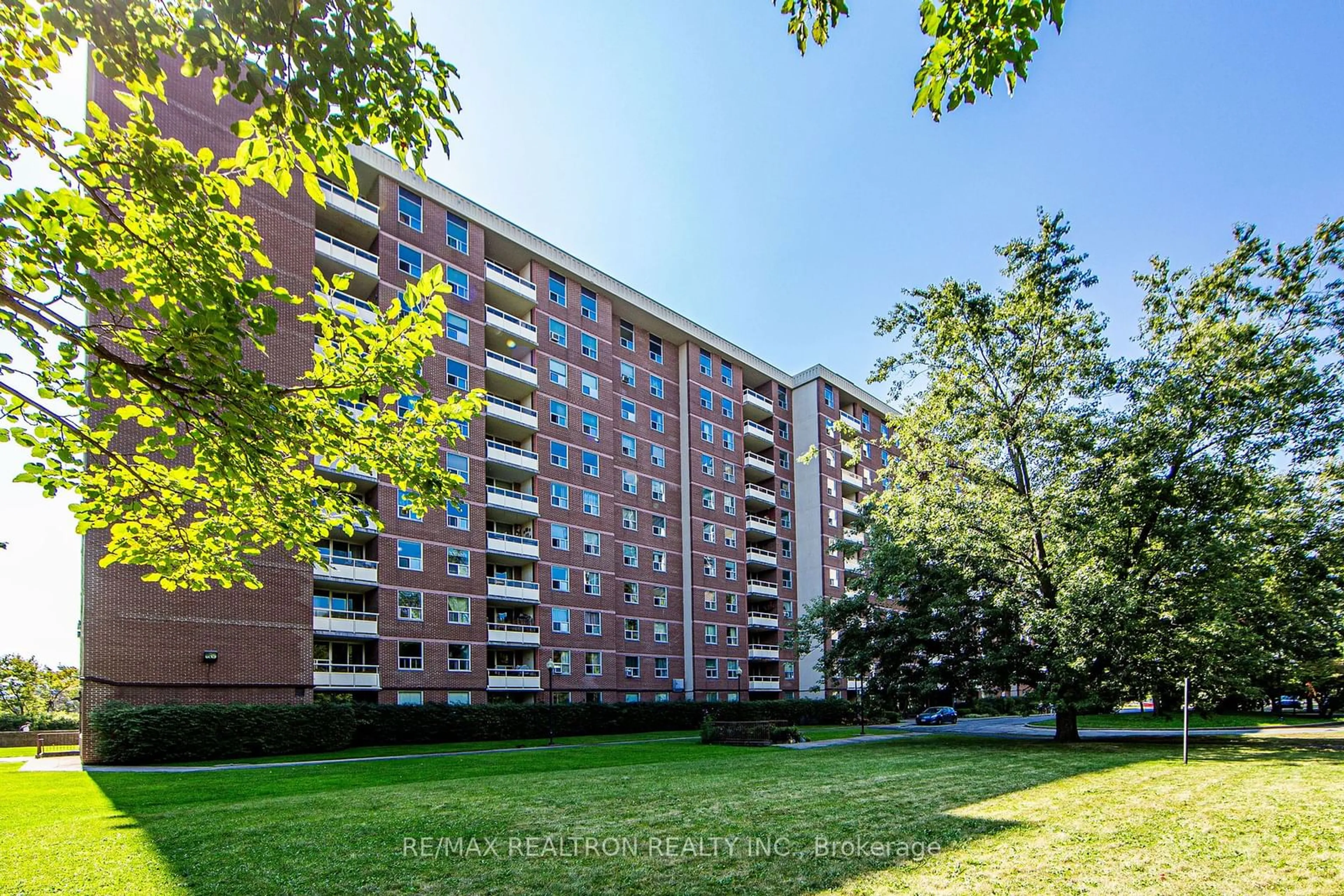 A pic from exterior of the house or condo, the front or back of building for 175 Hilda Ave #515, Toronto Ontario M2M 1V8