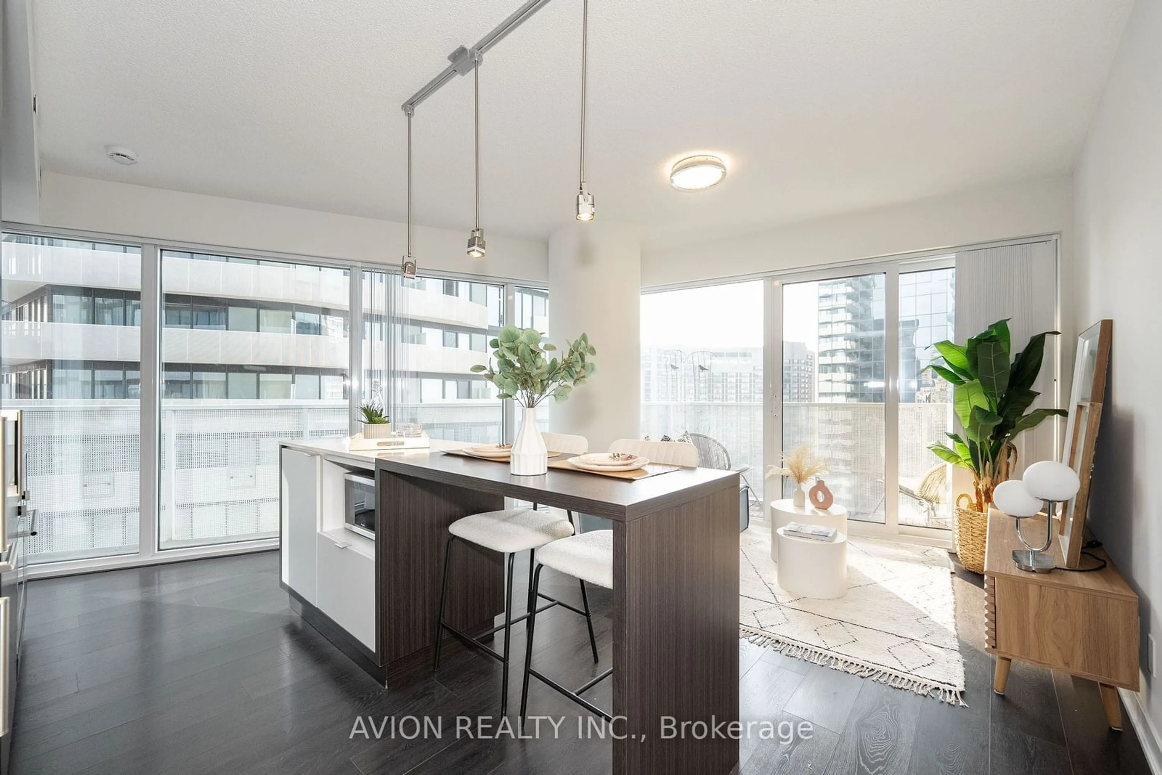 Contemporary kitchen for 100 Harbour St #2607, Toronto Ontario M5J 2T5