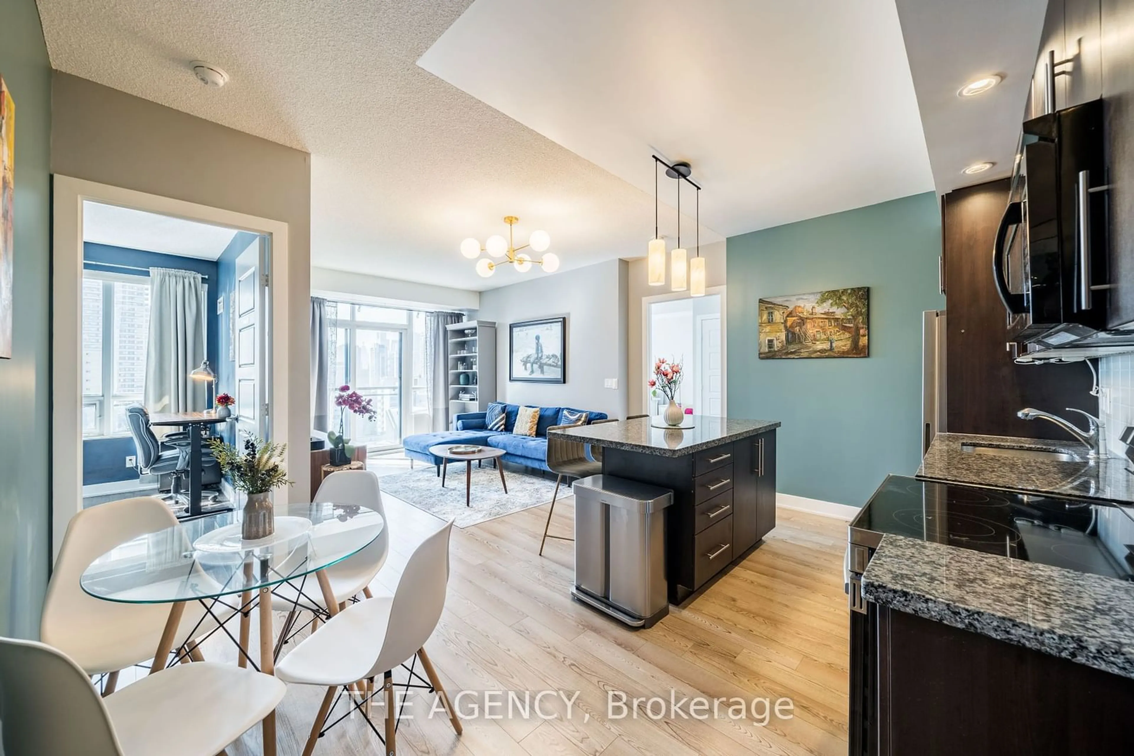 Open concept kitchen for 28 Linden St #905, Toronto Ontario M4Y 0A4