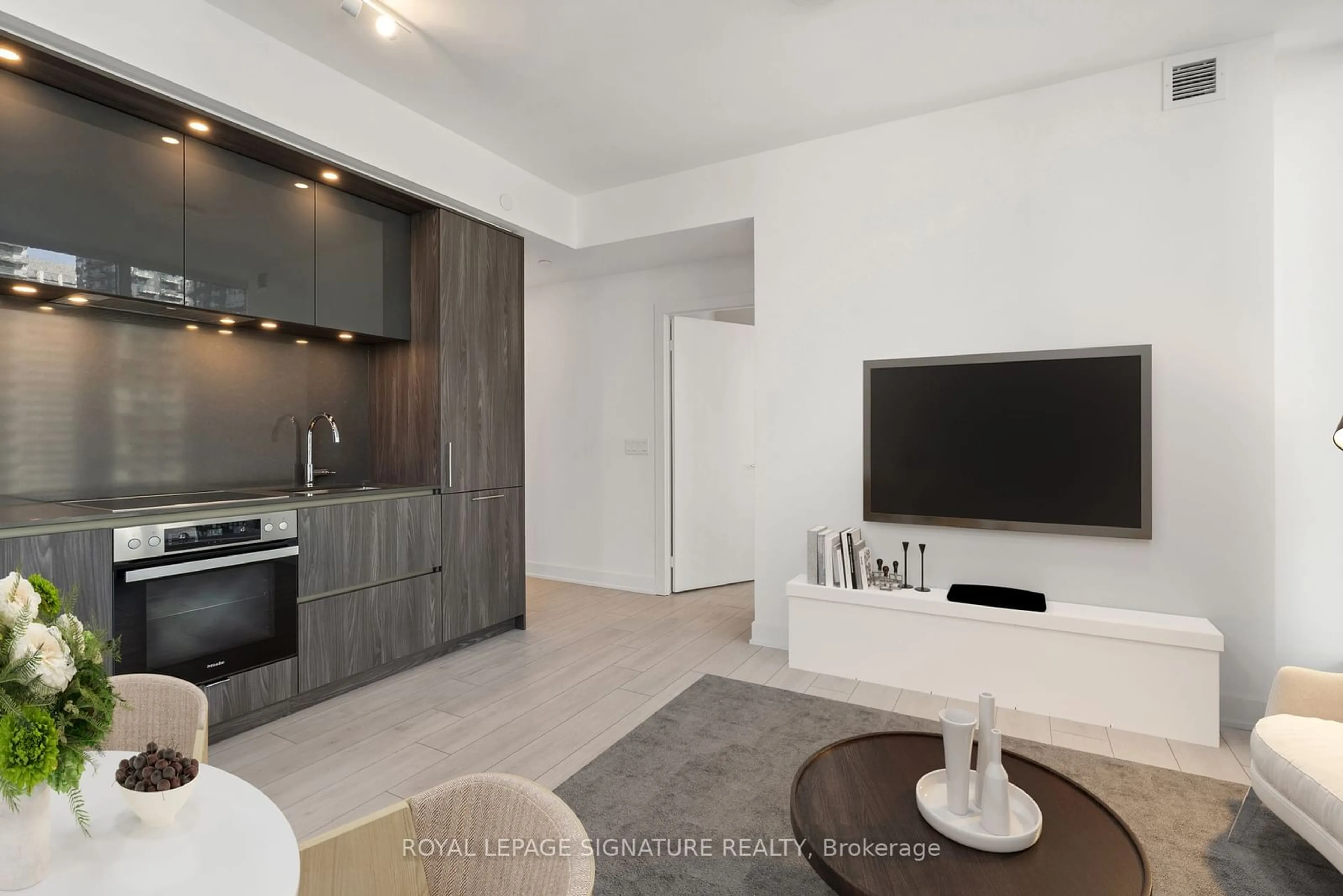 Living room for 35 Mercer St #2514, Toronto Ontario M5V 0T8