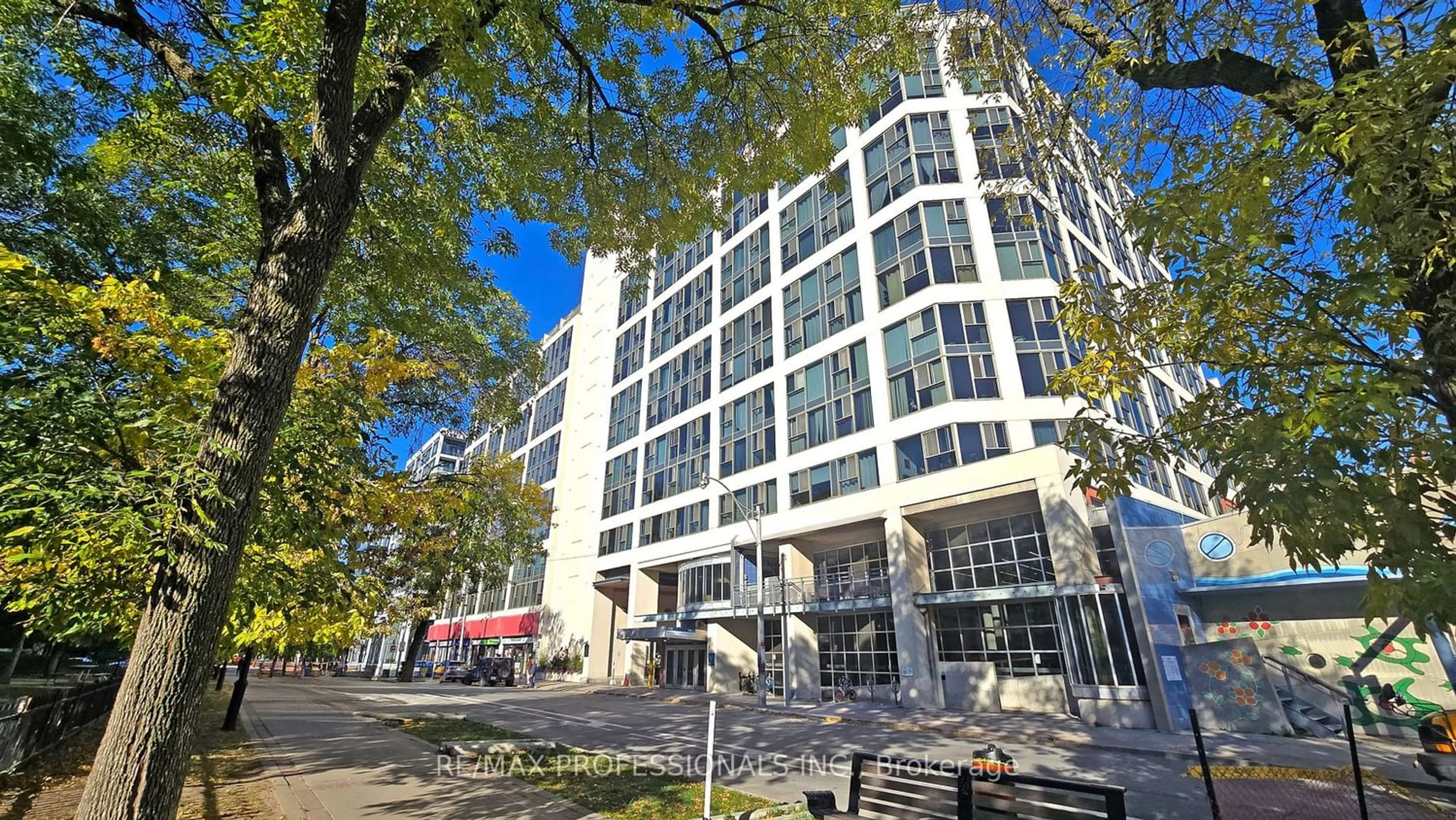 A pic from exterior of the house or condo, the front or back of building for 222 The Esplanade #704, Toronto Ontario M5A 1J2