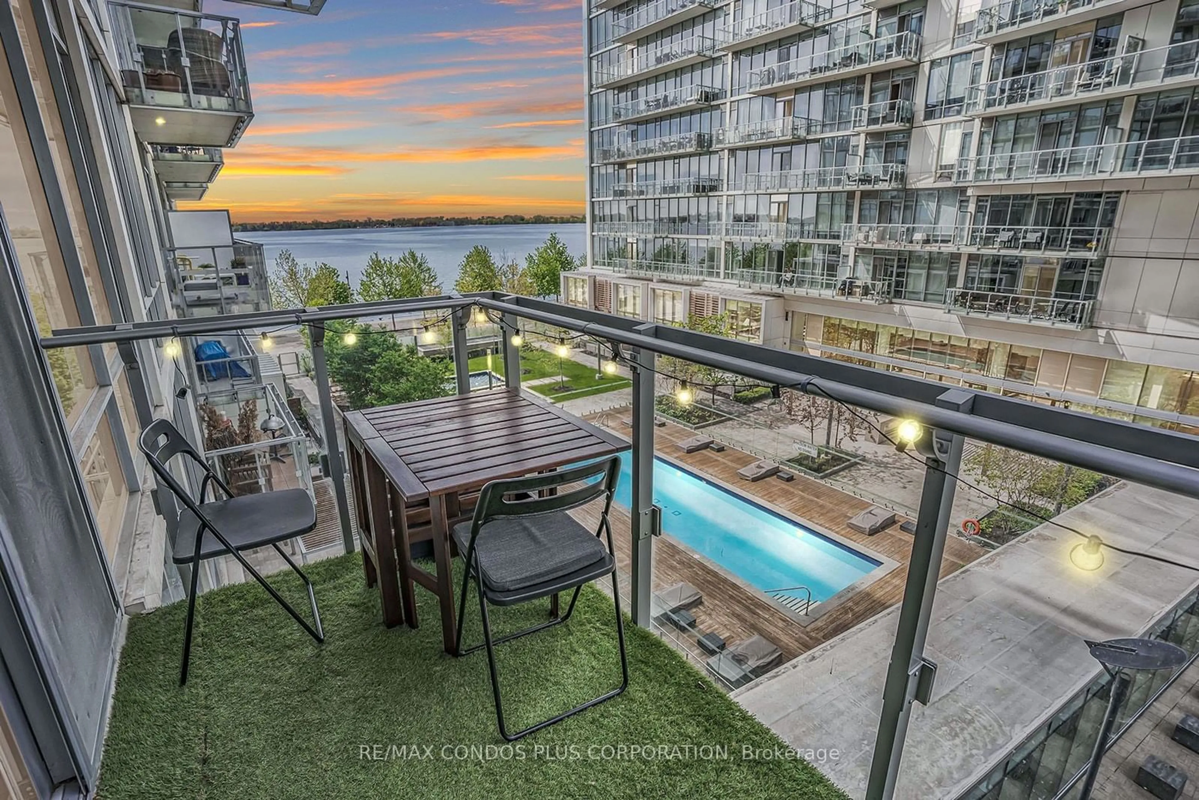 Patio for 29 Queens Quay #427, Toronto Ontario M5E 0A4