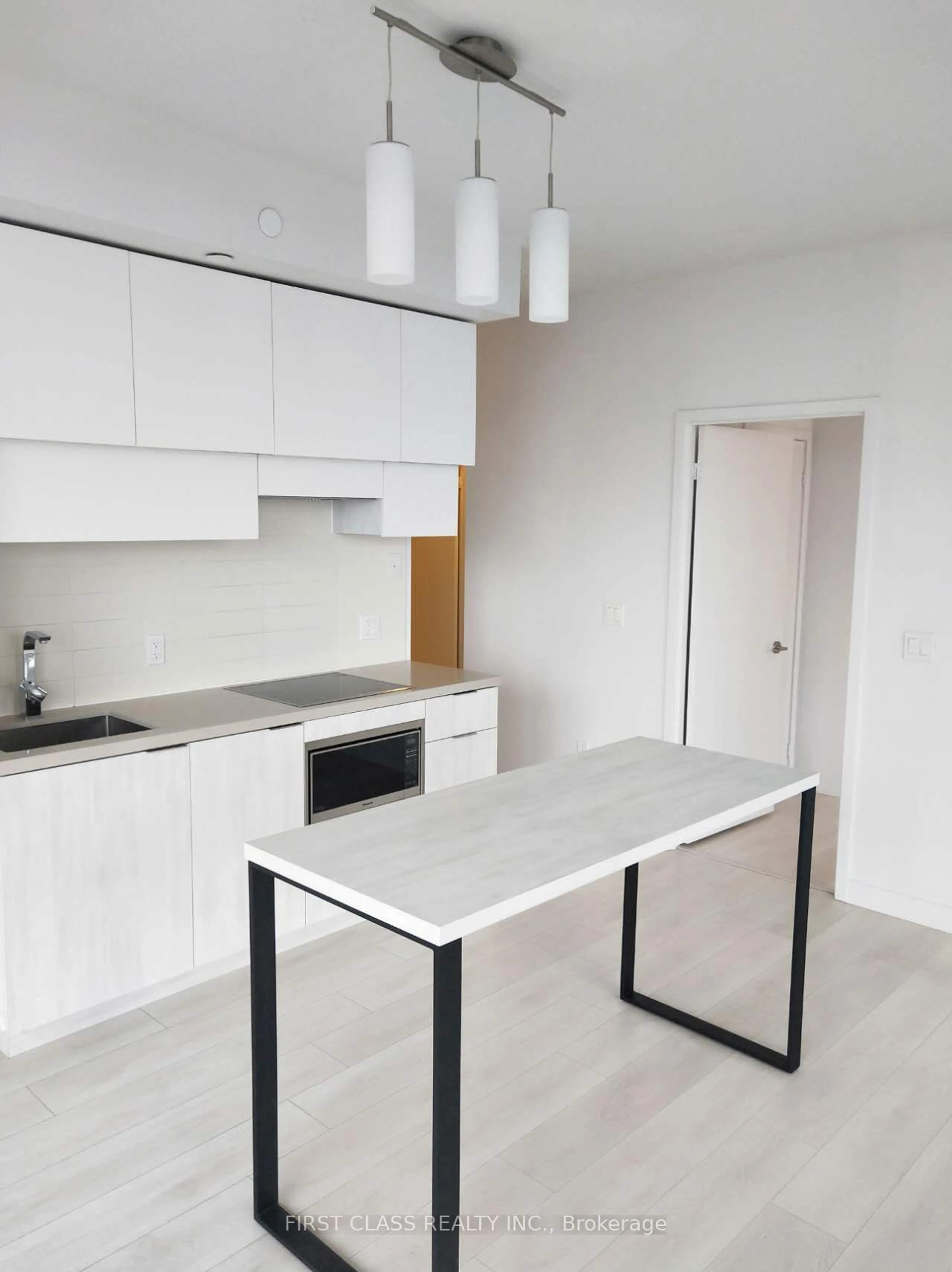 Kitchen, ceramic floors for 8 Eglinton Ave #2102, Toronto Ontario M4P 0C1