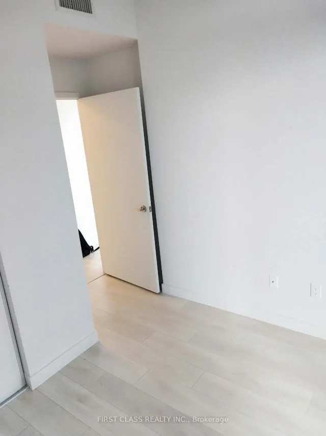 Additional property image - 8 Eglinton Ave Unit 2102