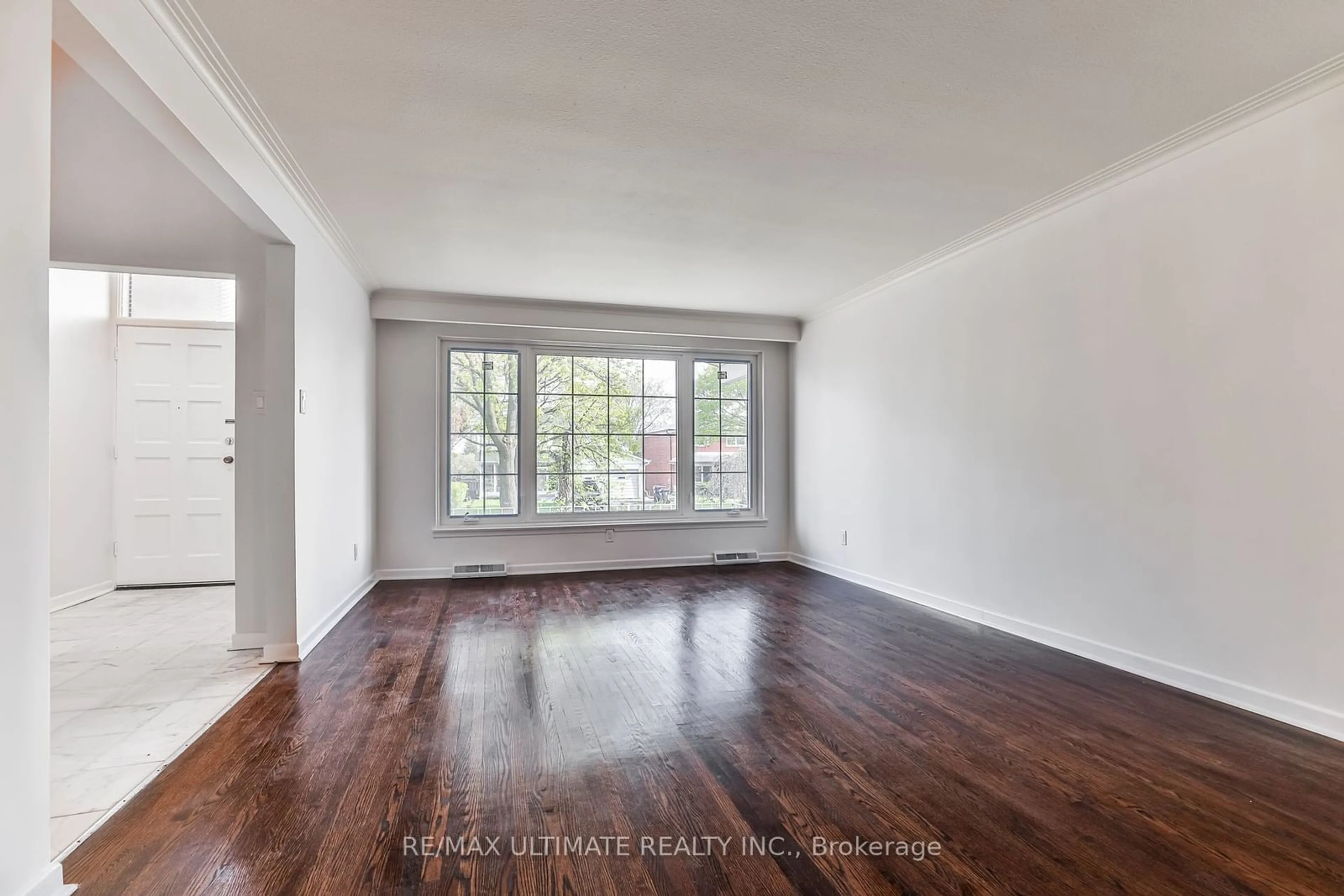 A pic of a room, wood floors for 90 Charlton Blvd, Toronto Ontario M2M 1C1