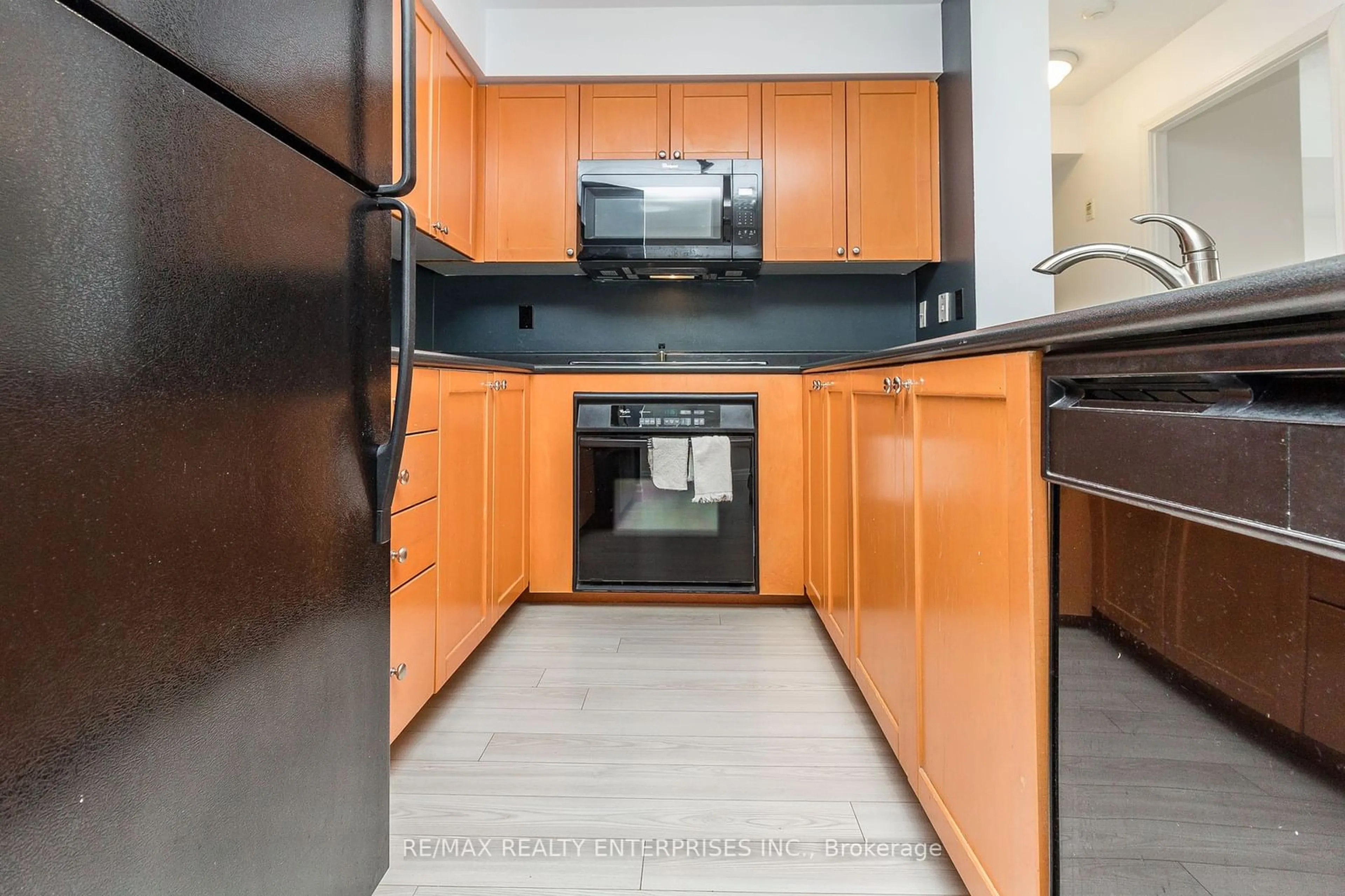 Standard kitchen, wood floors for 330 Adelaide St #810, Toronto Ontario M5A 4S9