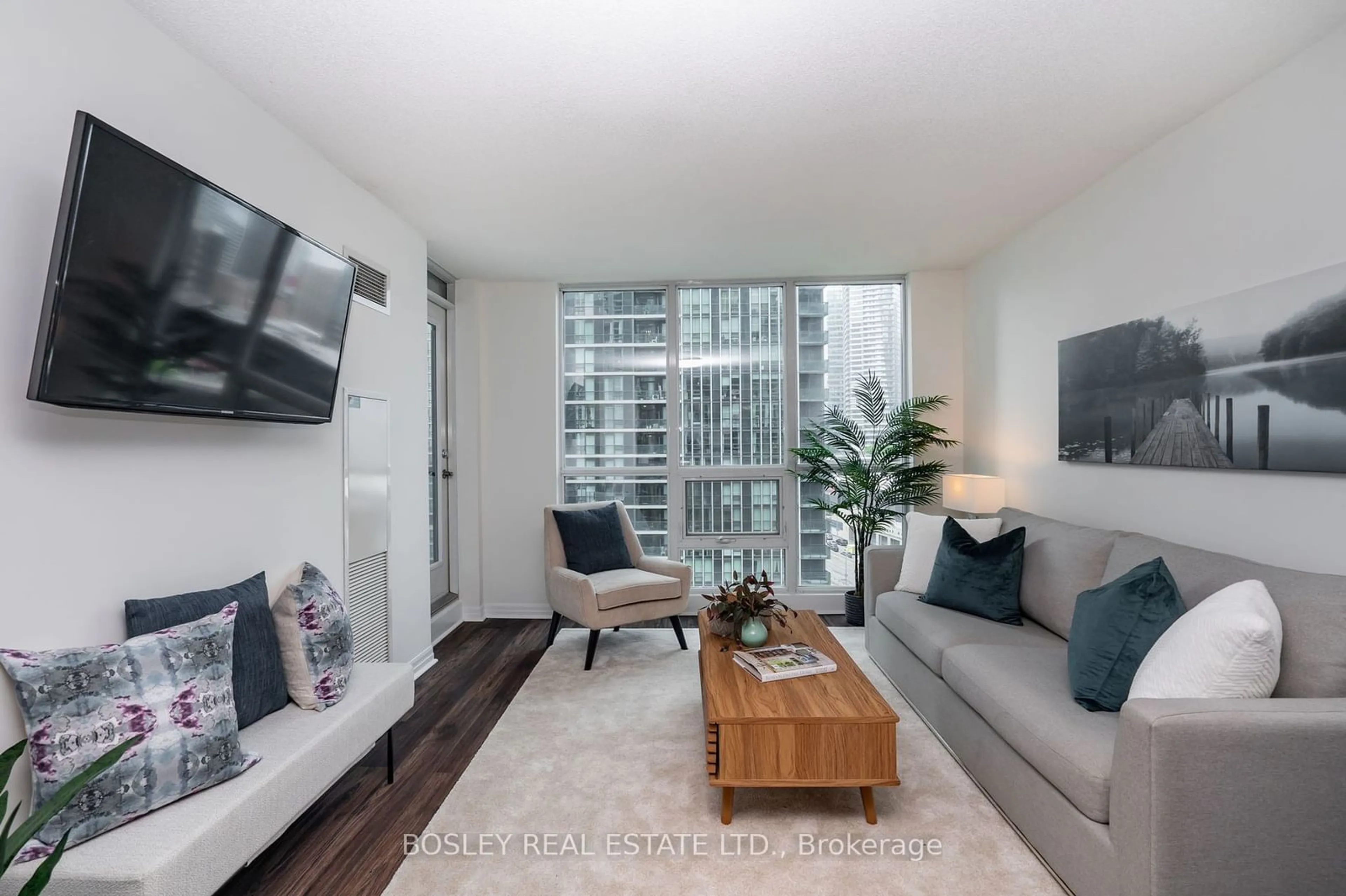 Living room for 16 Yonge St #1512, Toronto Ontario M5E 2A1