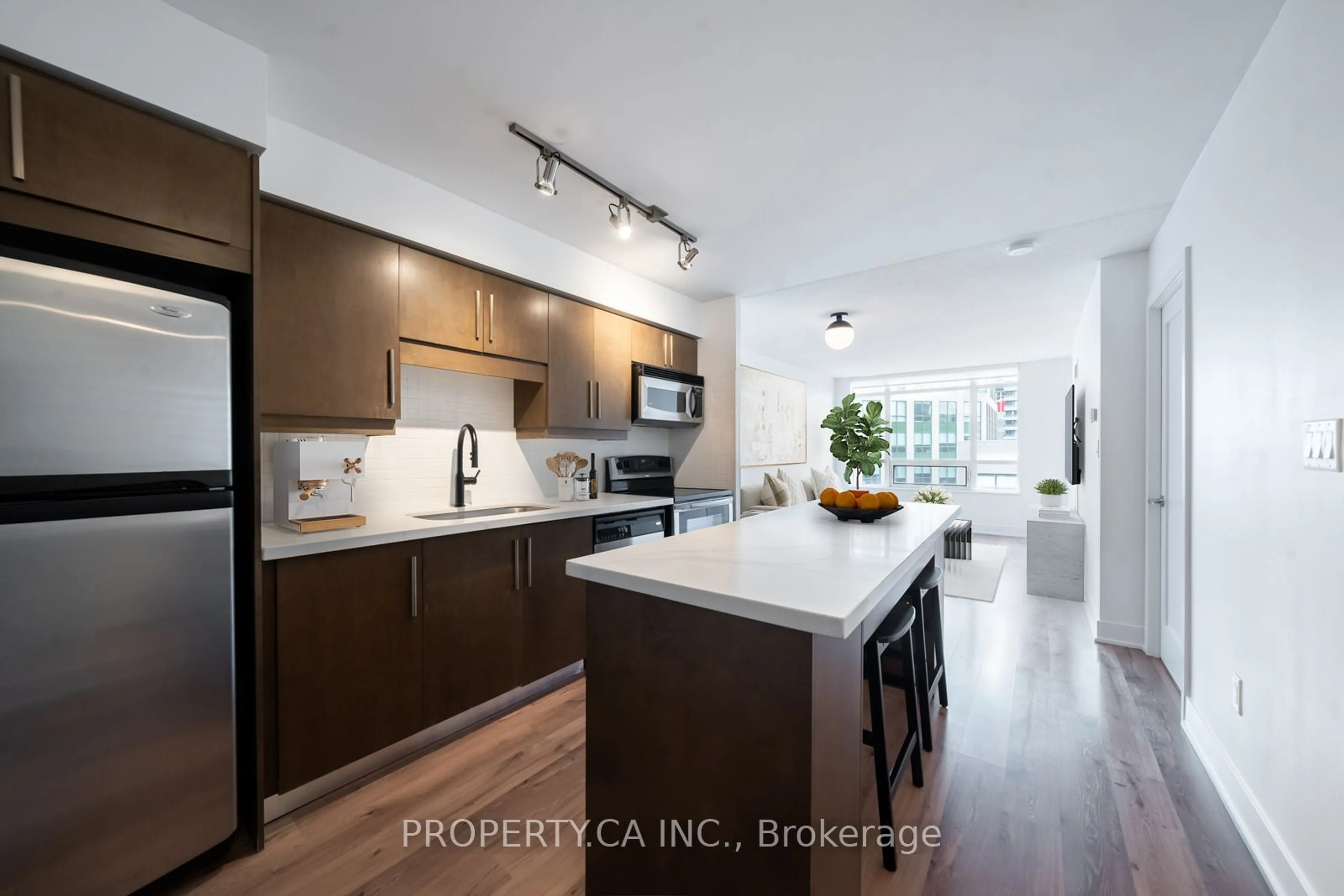 Contemporary kitchen for 20 Blue Jays Way #1809, Toronto Ontario M5V 3W6