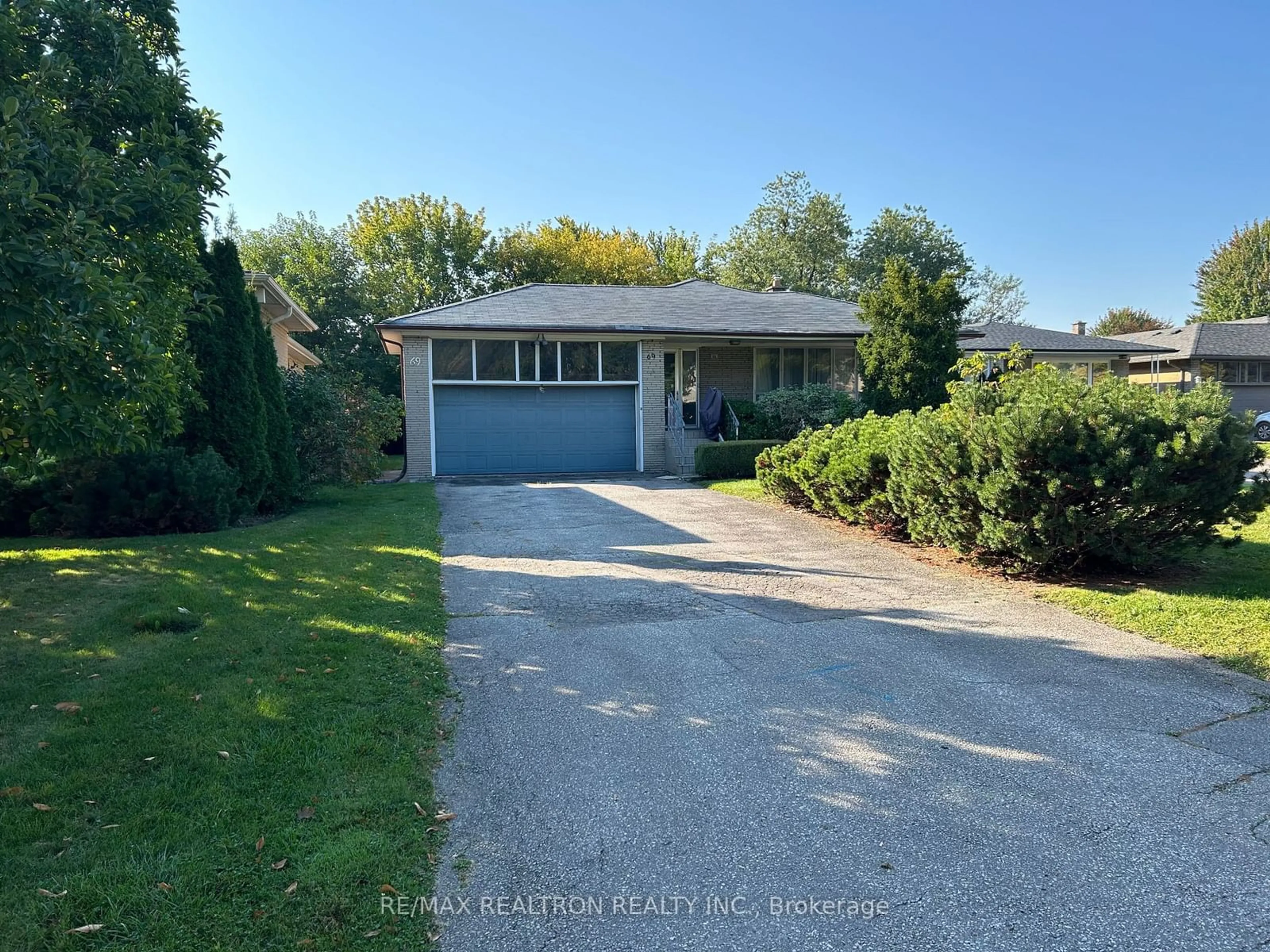 Frontside or backside of a home for 69 Clanton Park Rd, Toronto Ontario M3H 2C9