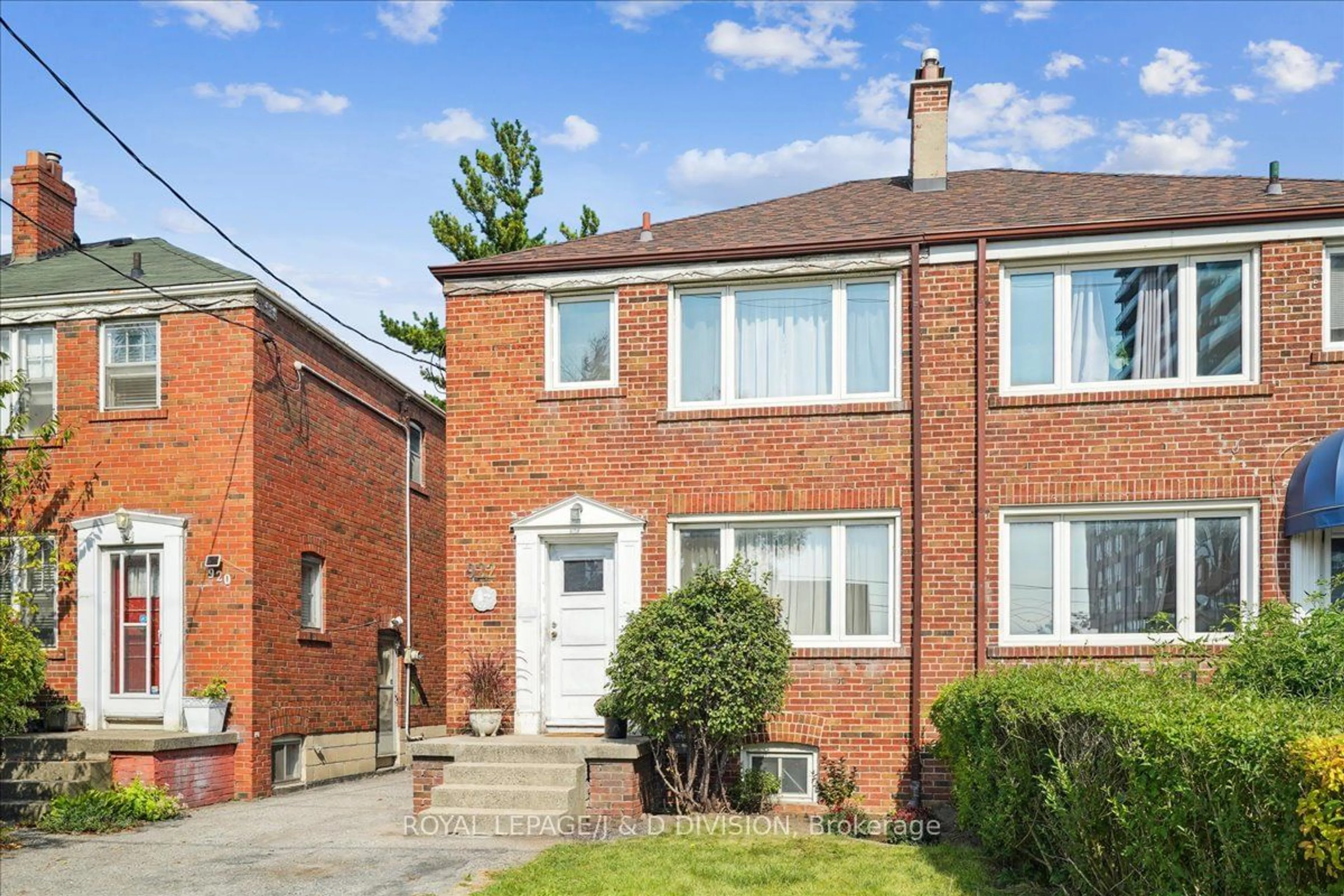 Frontside or backside of a home for 922 Eglinton Ave, Toronto Ontario M4G 2L3