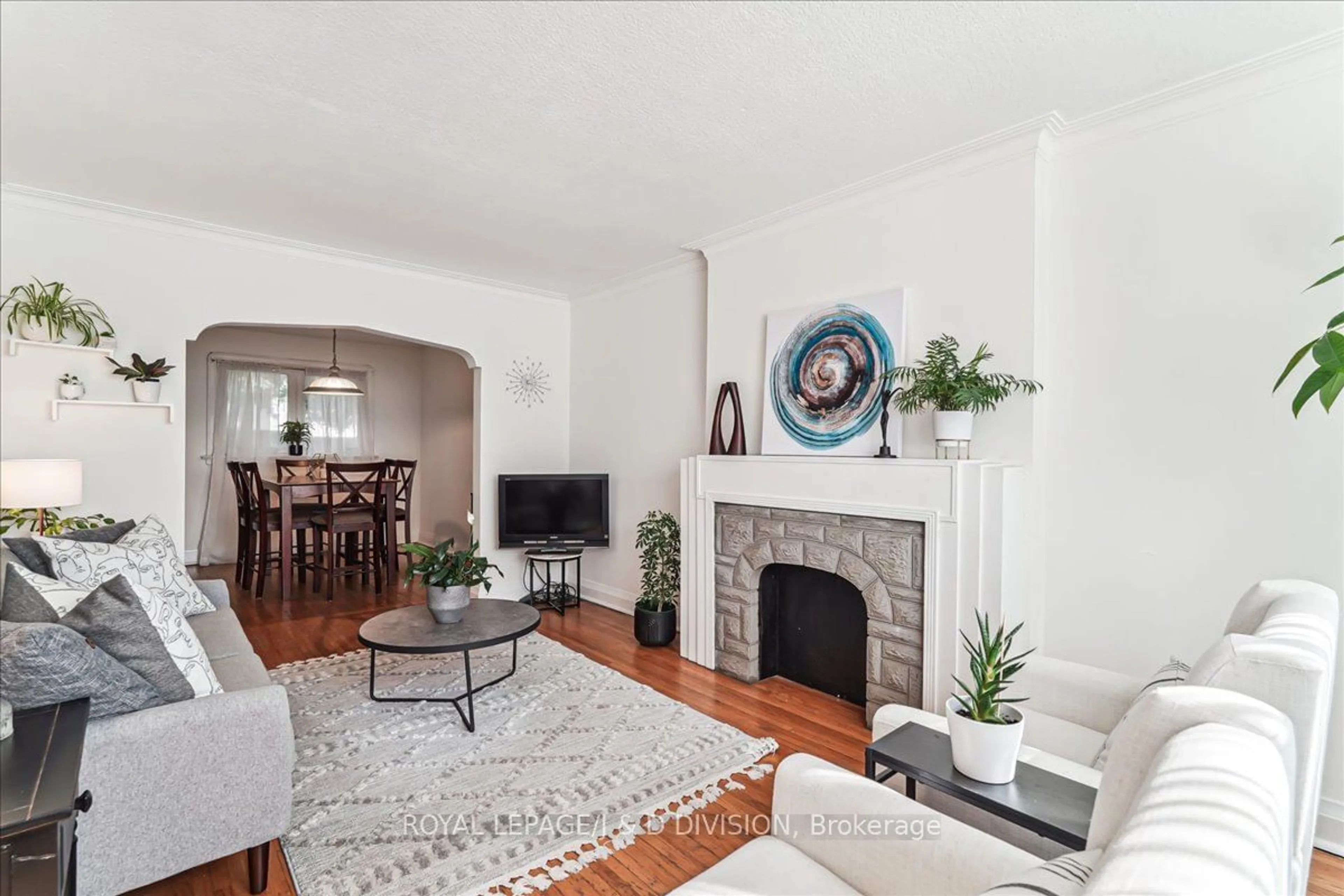 Living room for 922 Eglinton Ave, Toronto Ontario M4G 2L3