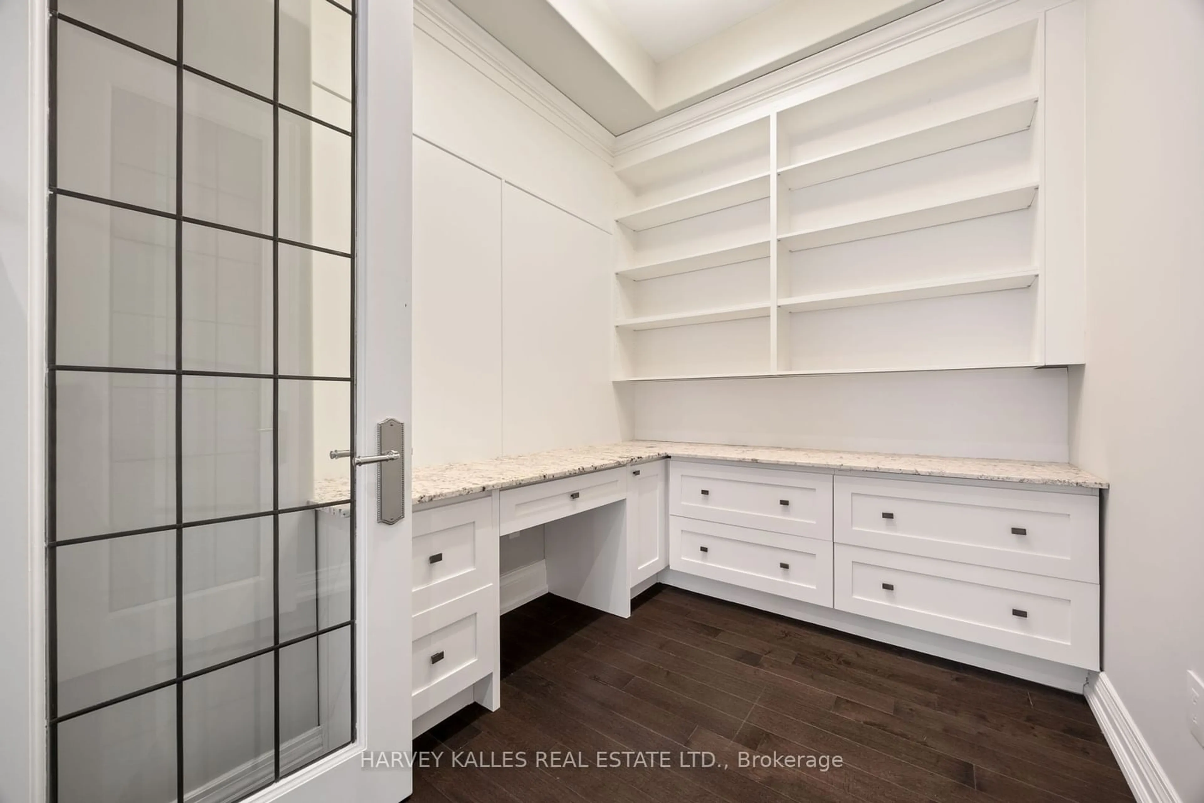 Storage room or clothes room or walk-in closet for 140 Caribou Rd, Toronto Ontario M5N 2B3