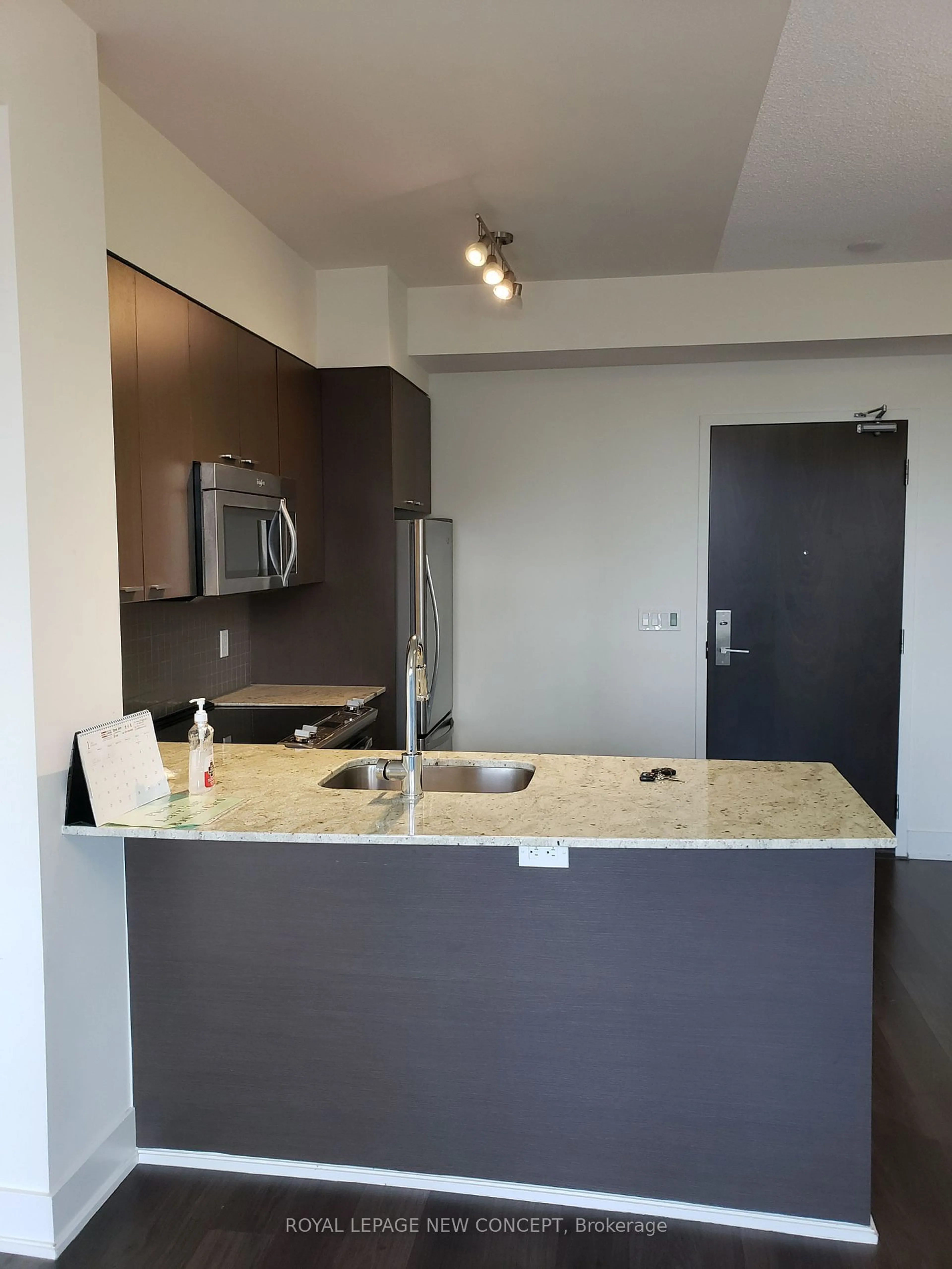 Standard kitchen for 88 Sheppard Ave #2106, Toronto Ontario M2N 6Y2