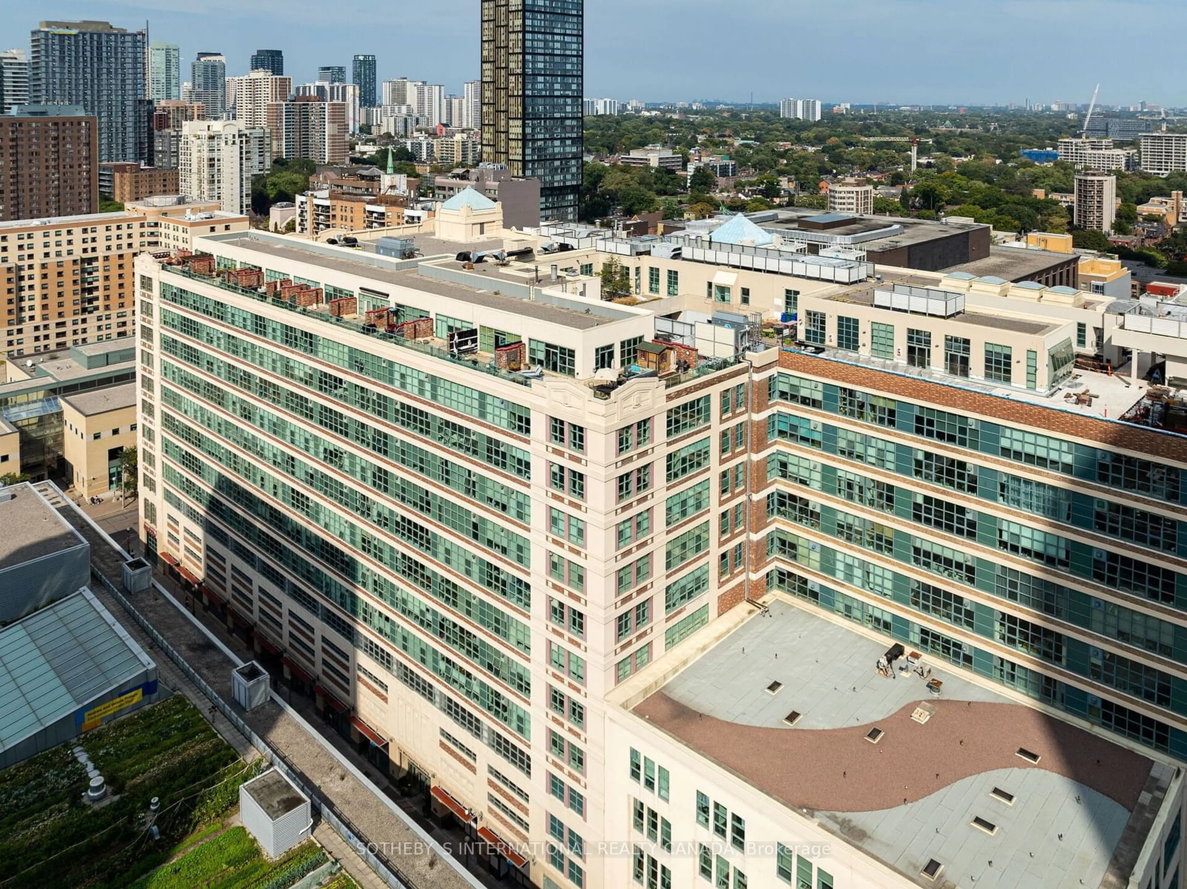 A pic from outside/outdoor area/front of a property/back of a property/a pic from drone, city buildings view from balcony for 155 Dalhousie St #PH1, Toronto Ontario M5B 2P7