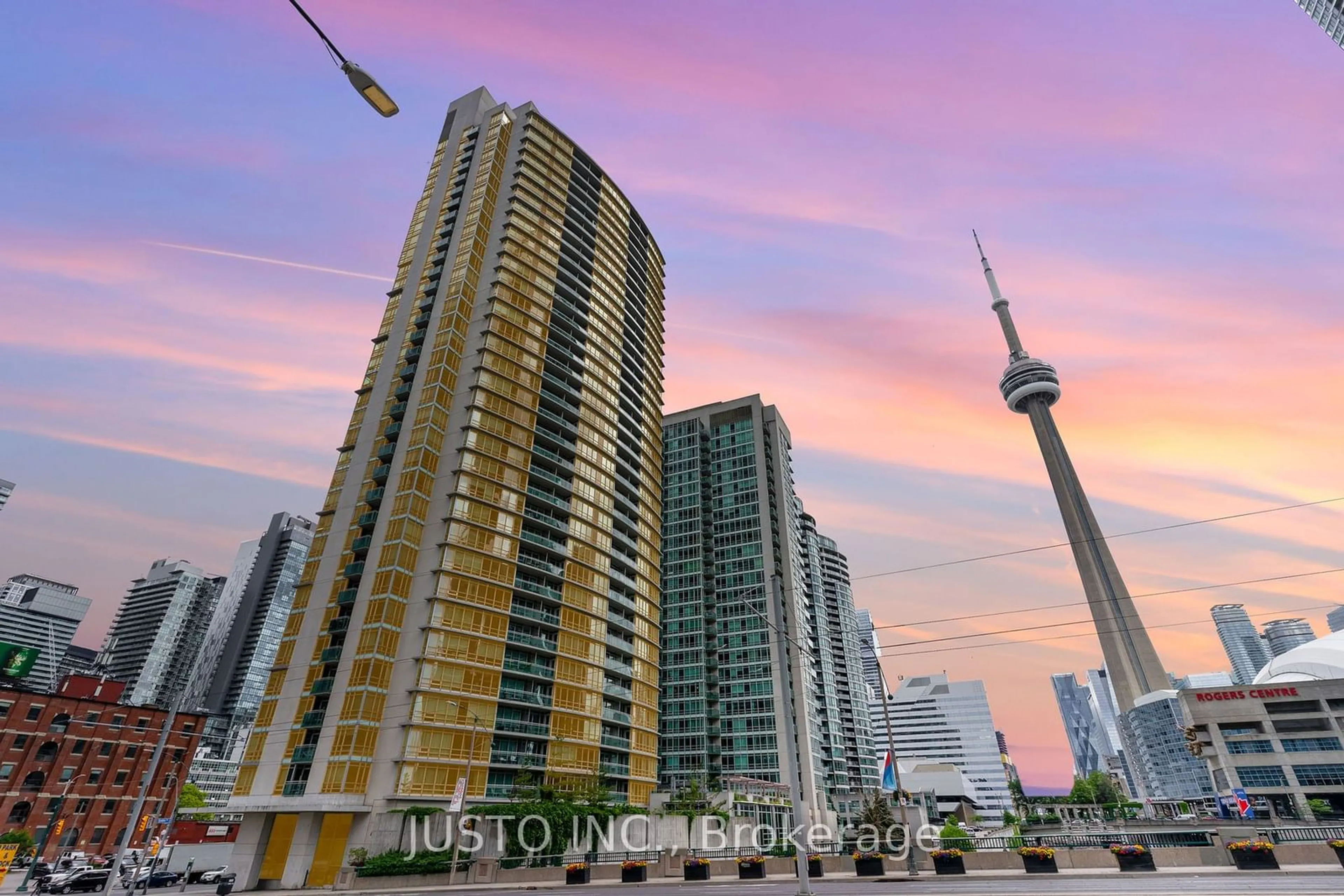 A pic from exterior of the house or condo for 397 Front St #810, Toronto Ontario M5V 3S1