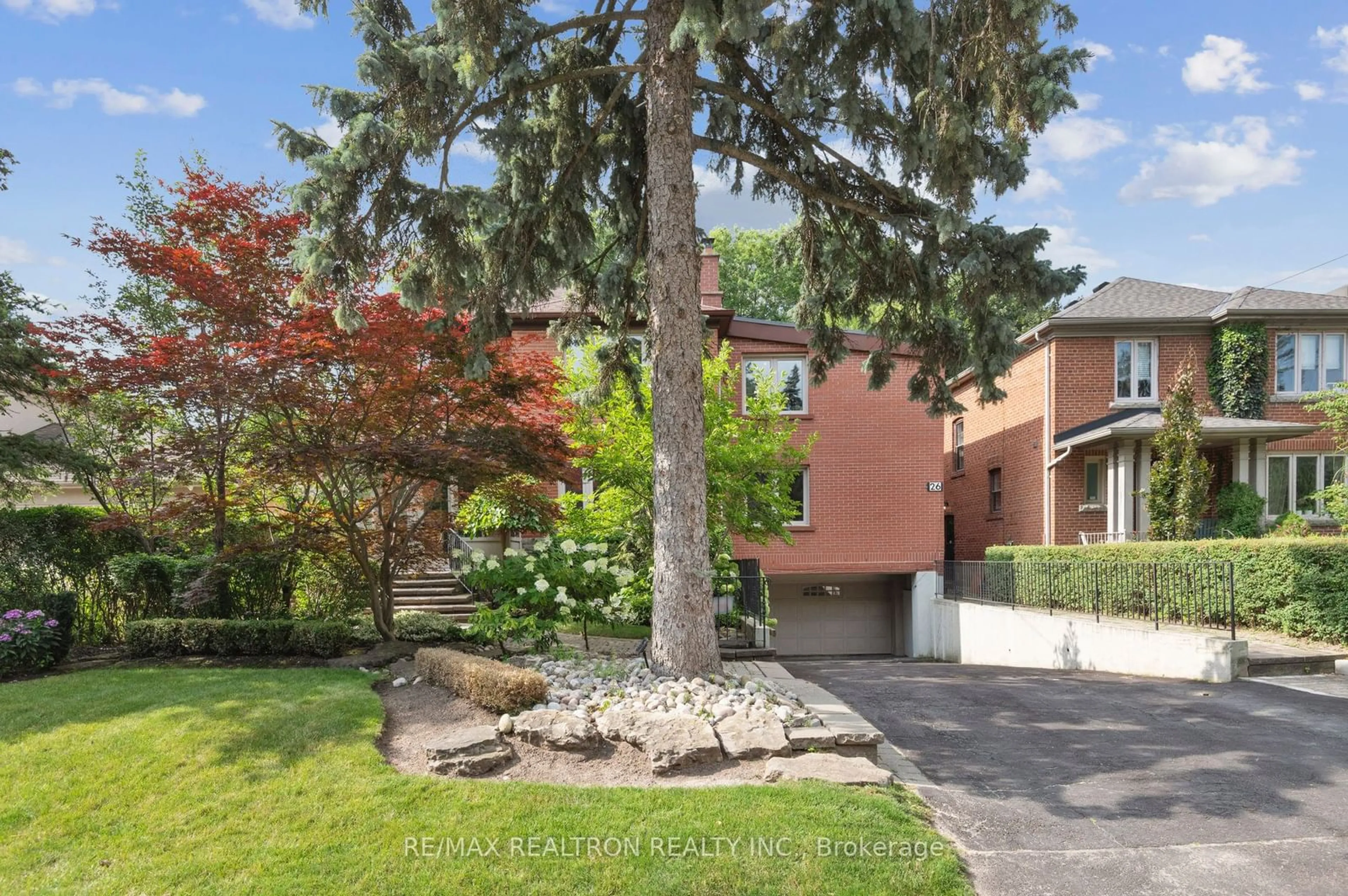 A pic from exterior of the house or condo for 26 York Downs Dr, Toronto Ontario M3H 1J1