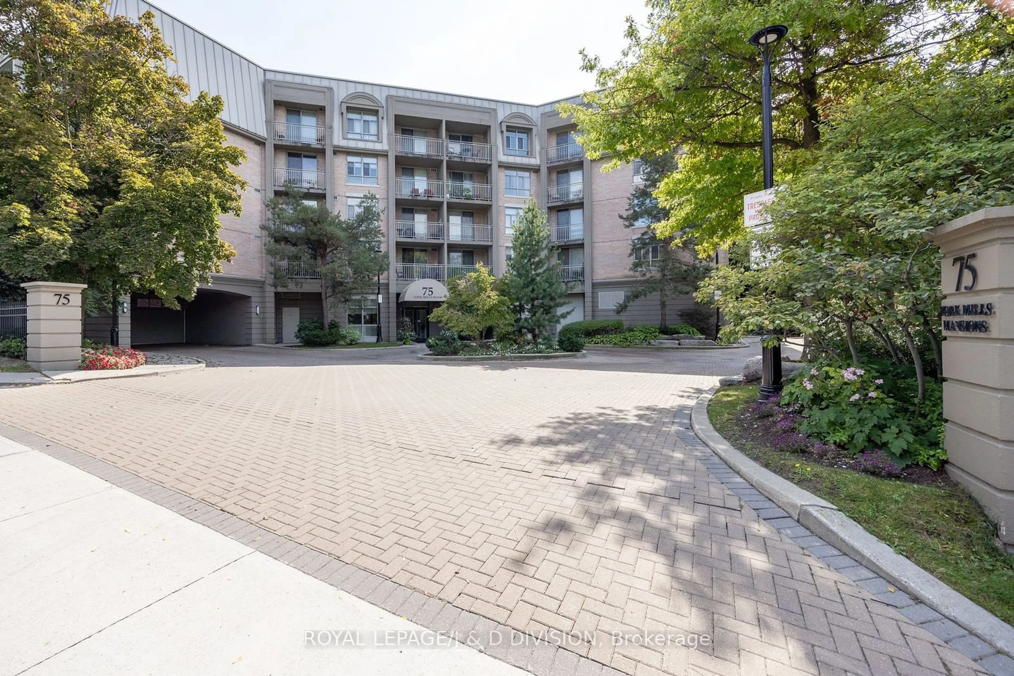 A pic from exterior of the house or condo, the street view for 75 York Mills Rd #303, Toronto Ontario M2P 2E7