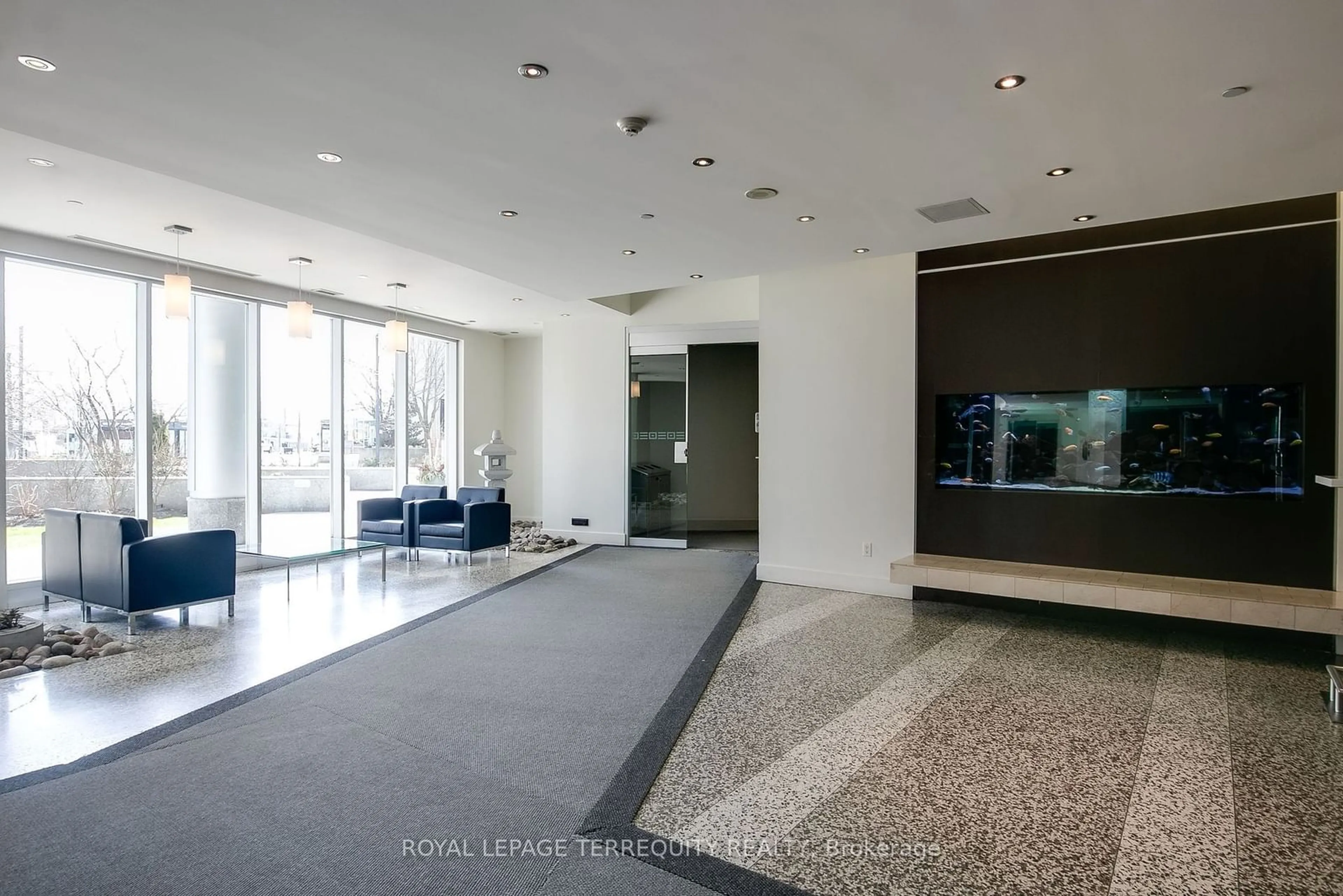 Indoor foyer for 8 York St #3604, Toronto Ontario M5J 2Y2