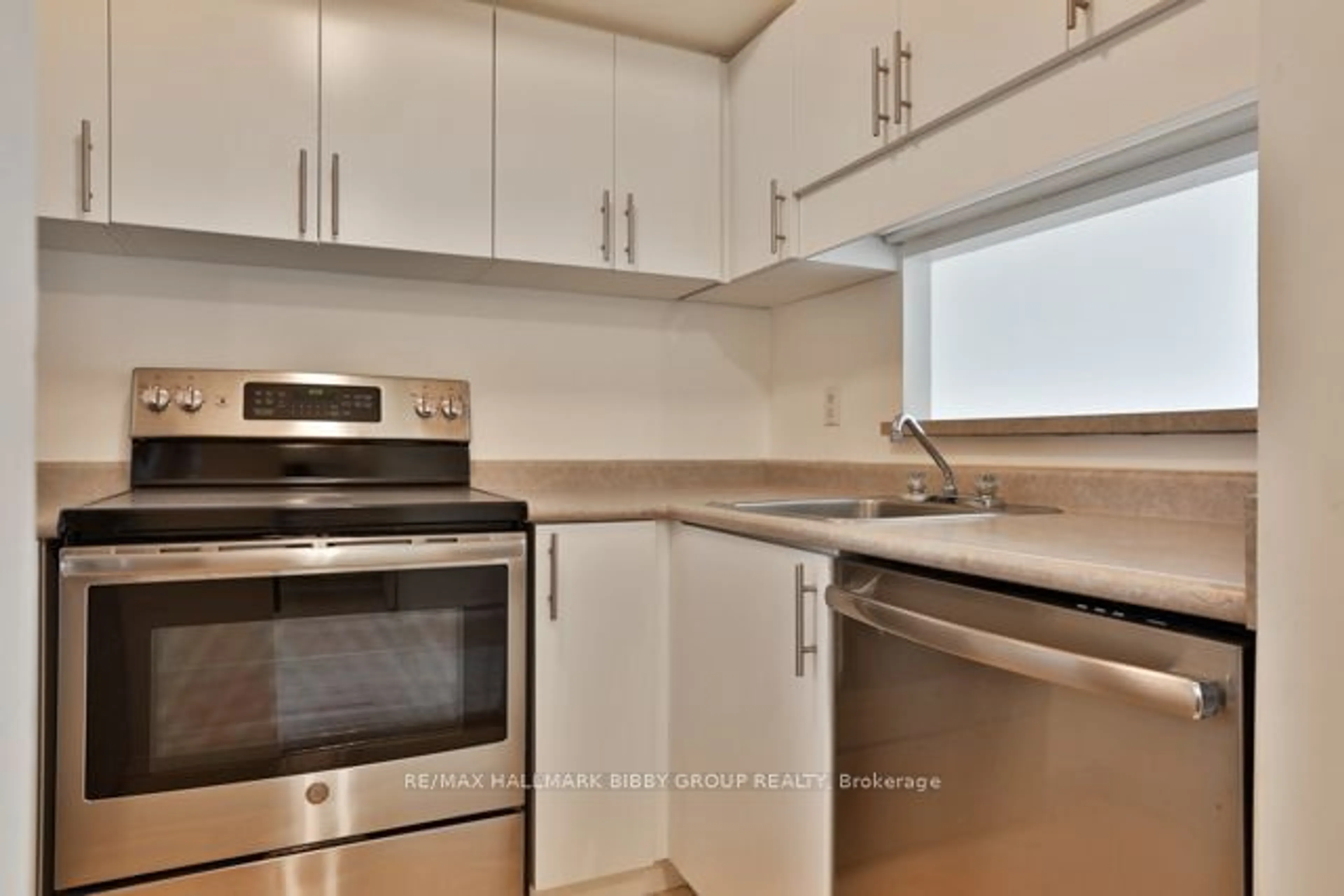 Standard kitchen for 92 King St #603, Toronto Ontario M5C 2V8