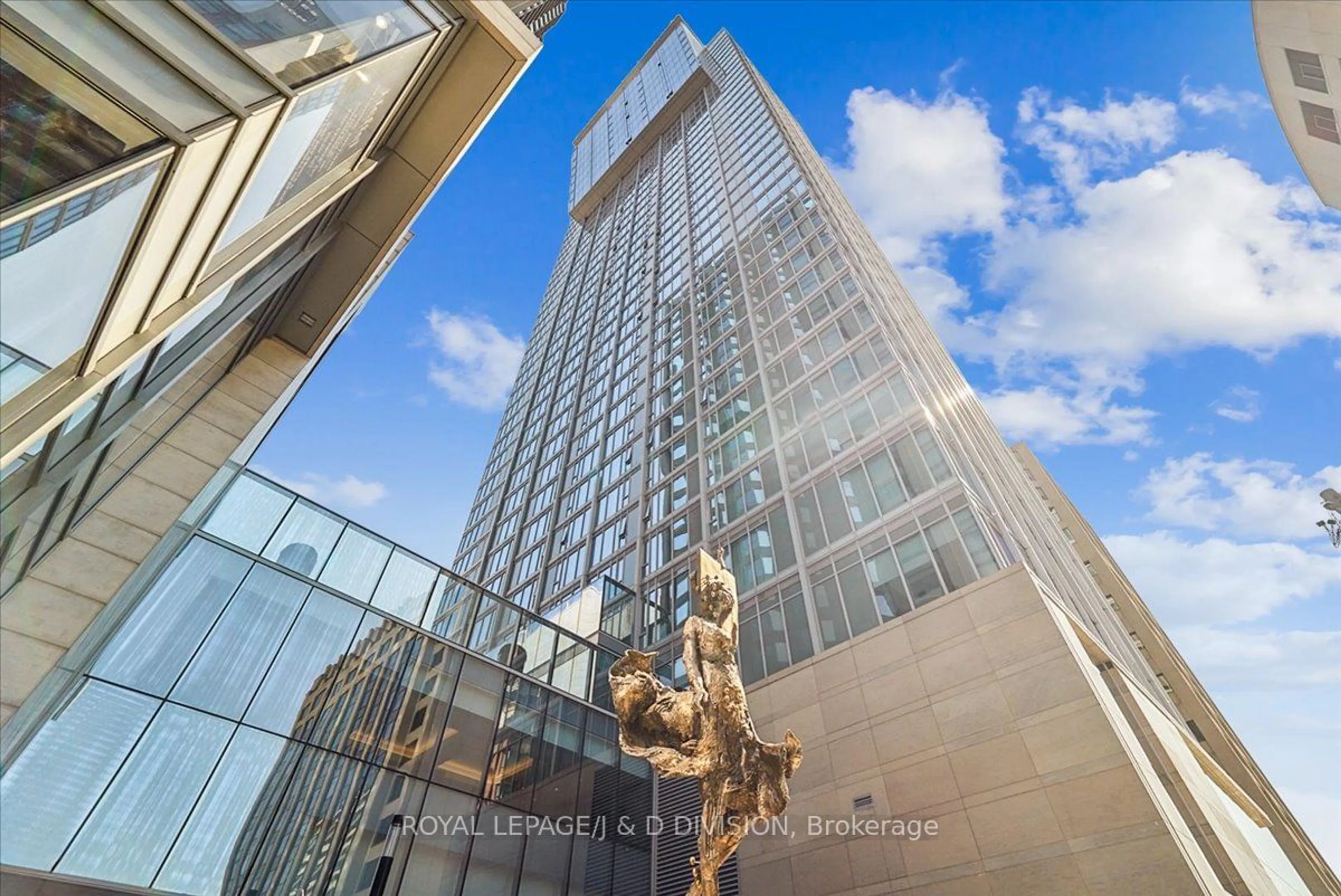 Indoor foyer for 200 Cumberland St #2805, Toronto Ontario M5R 0B7