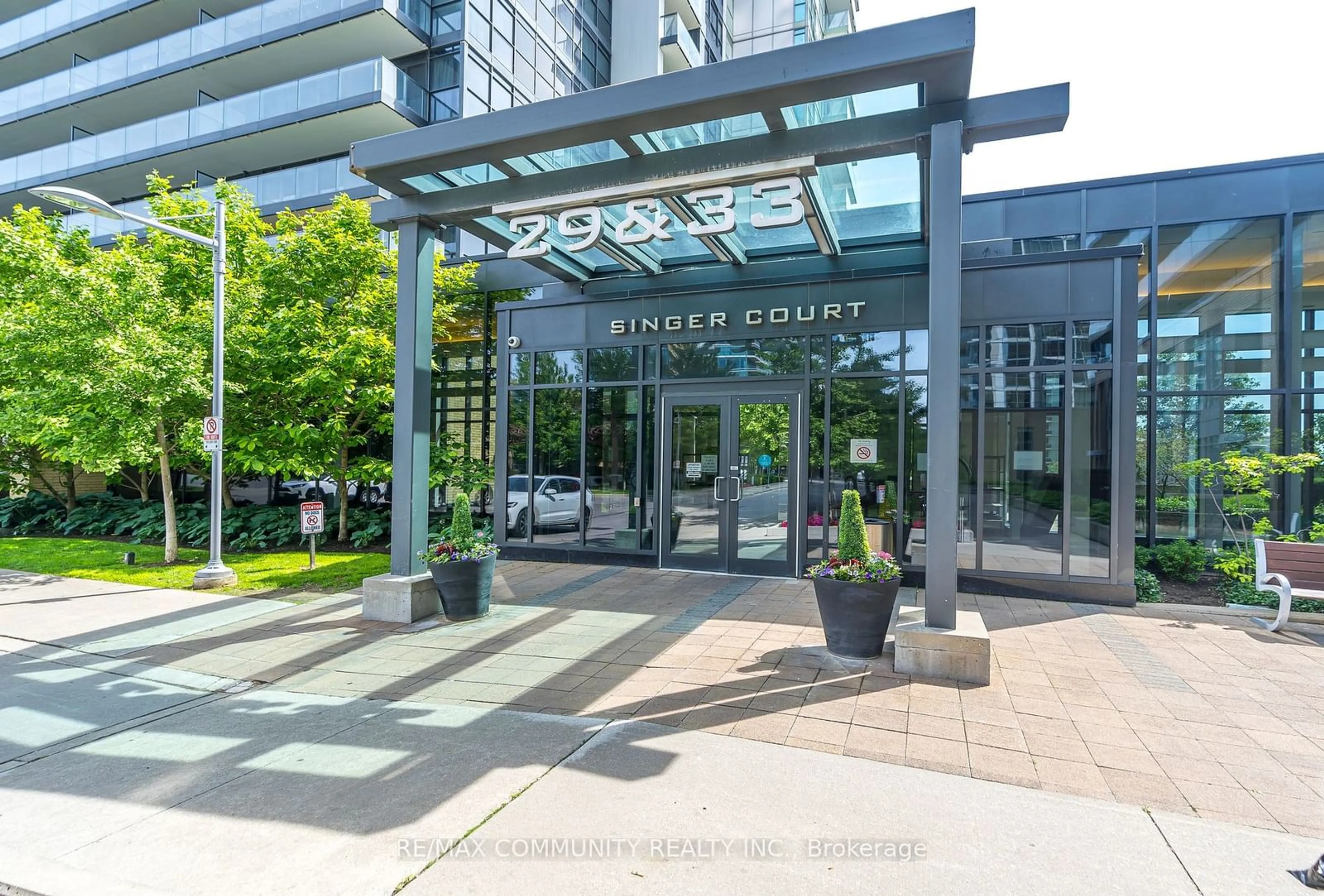 Indoor foyer for 29 Singer Crt #611, Toronto Ontario M2K 0B3