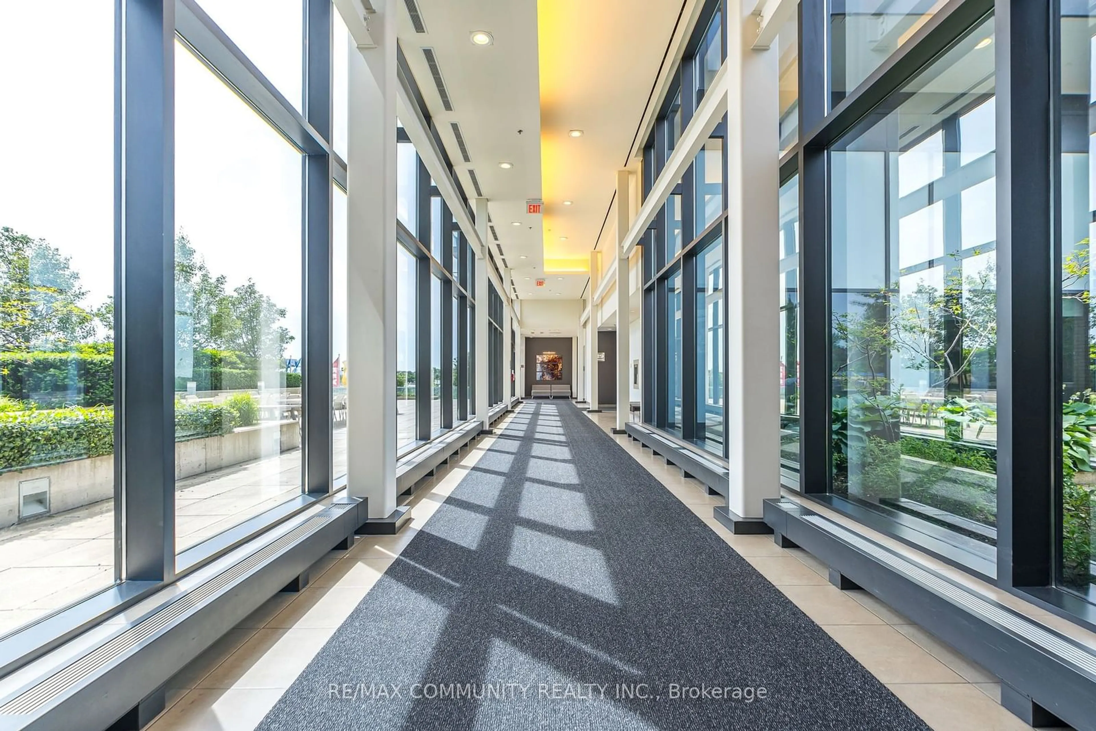 Indoor lobby, carpet floors for 29 Singer Crt #611, Toronto Ontario M2K 0B3