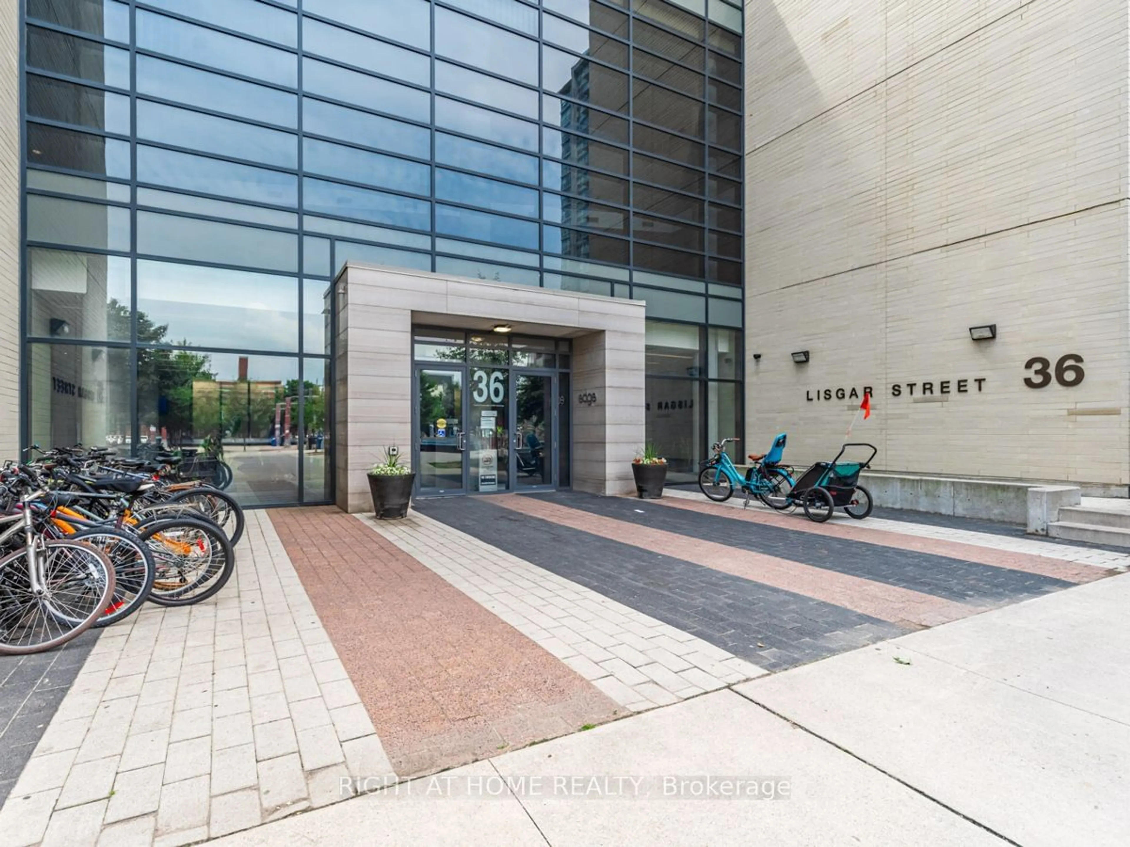 Indoor foyer for 36 Lisgar St #1709E, Toronto Ontario M6J 0C7