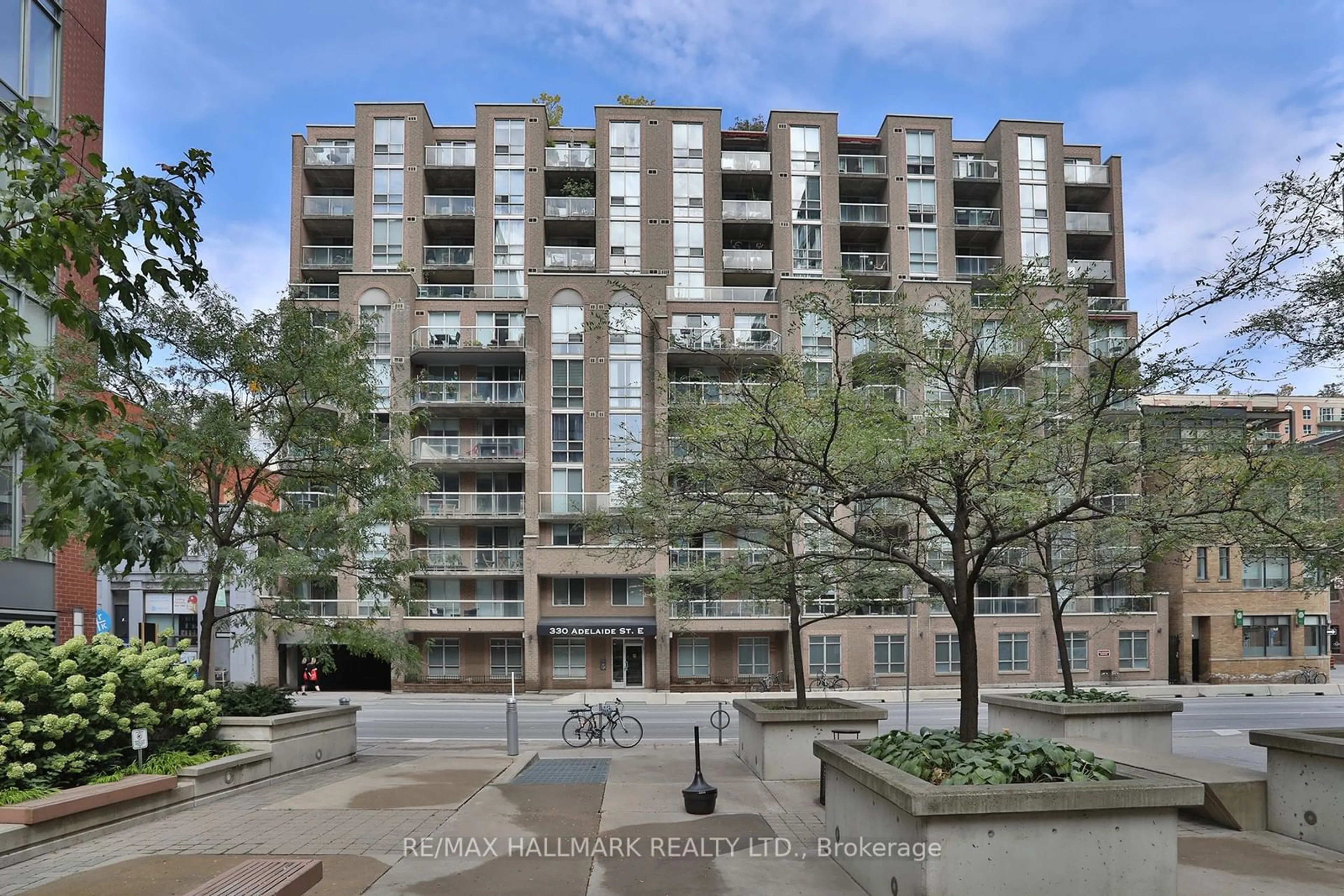 A pic from exterior of the house or condo for 330 Adelaide St #801, Toronto Ontario M5A 4S9