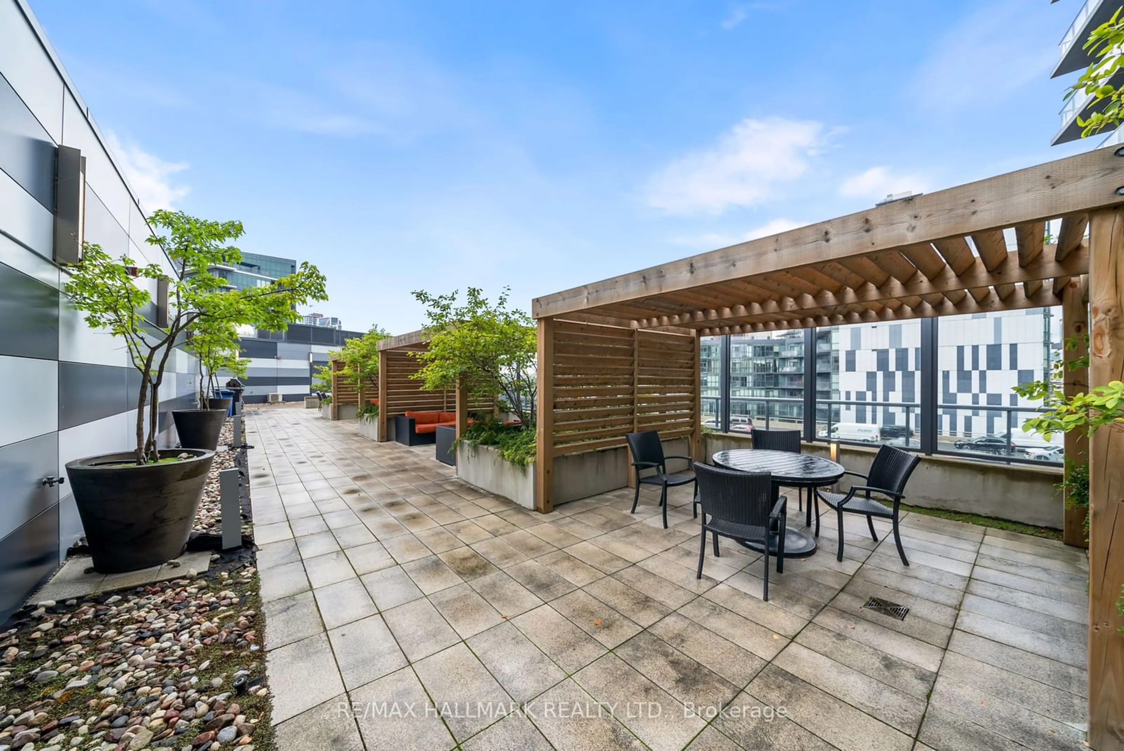 Patio for 20 Bruyeres Mews #2211, Toronto Ontario M5V 0G8