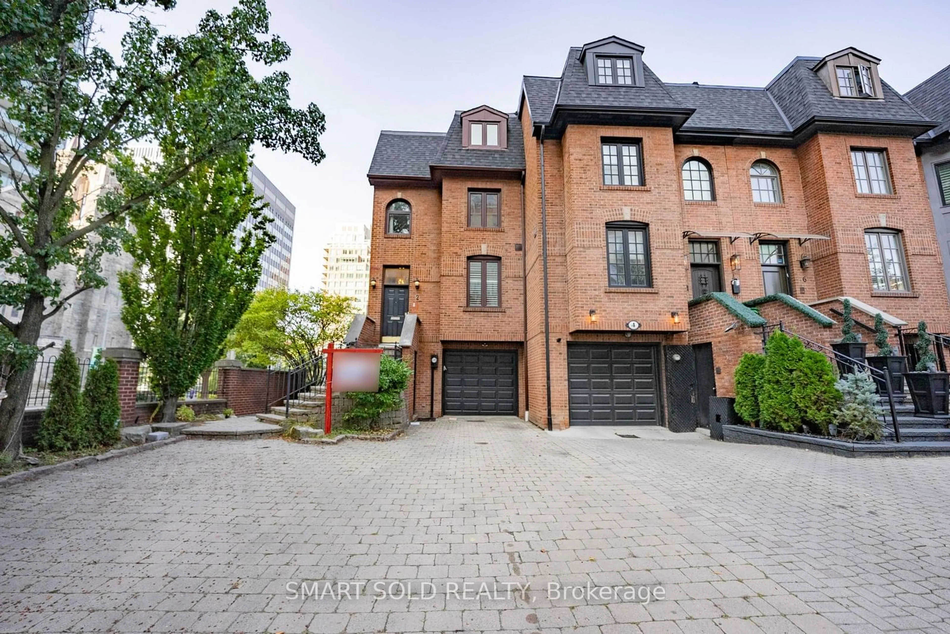 A pic from exterior of the house or condo, the street view for 2 Oriole Rd, Toronto Ontario M4V 2E8