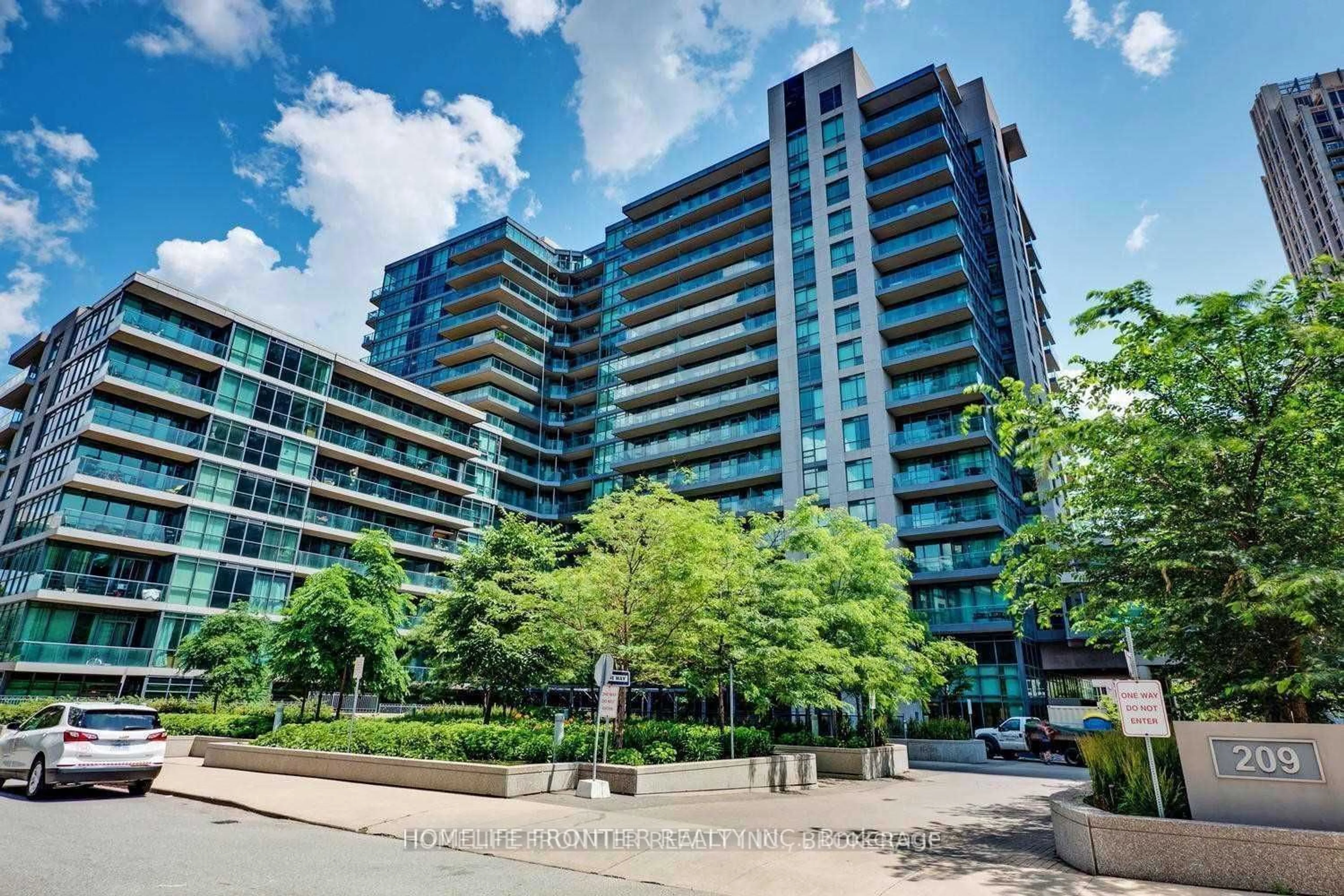 A pic from exterior of the house or condo for 209 Fort York Blvd #383, Toronto Ontario M5V 4A1