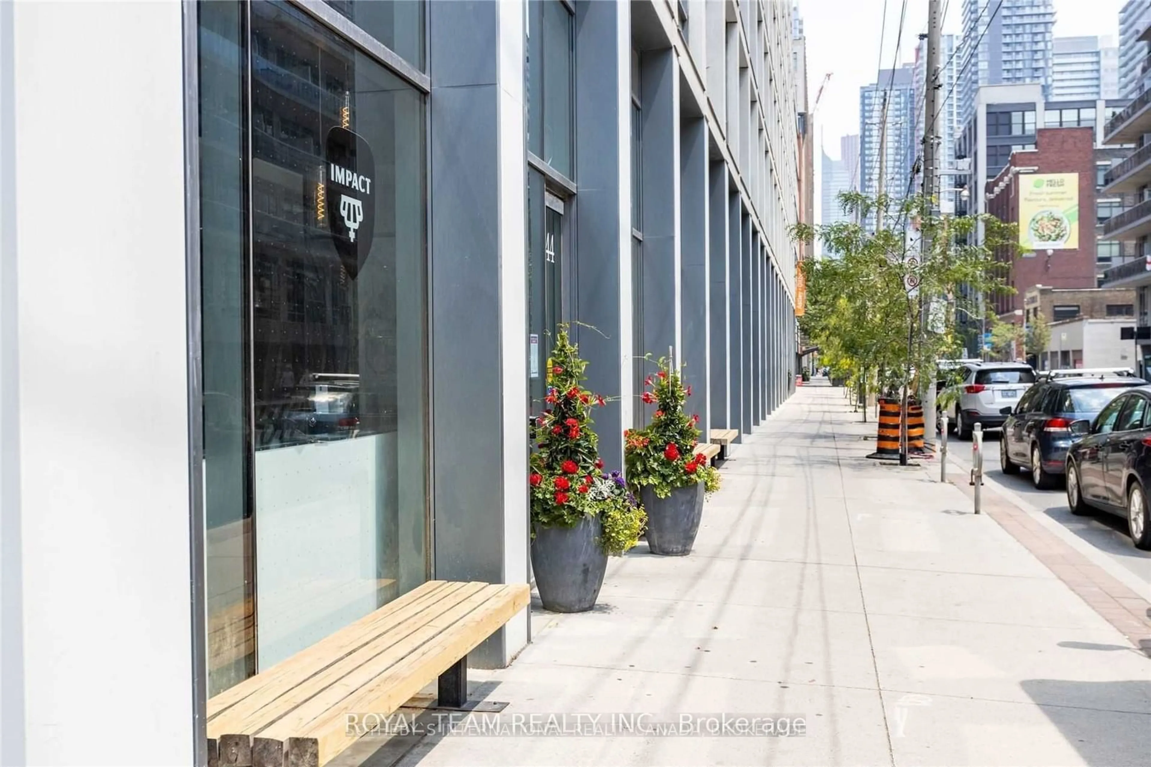 Patio for 39 Brant St #815, Toronto Ontario M5V 0M8