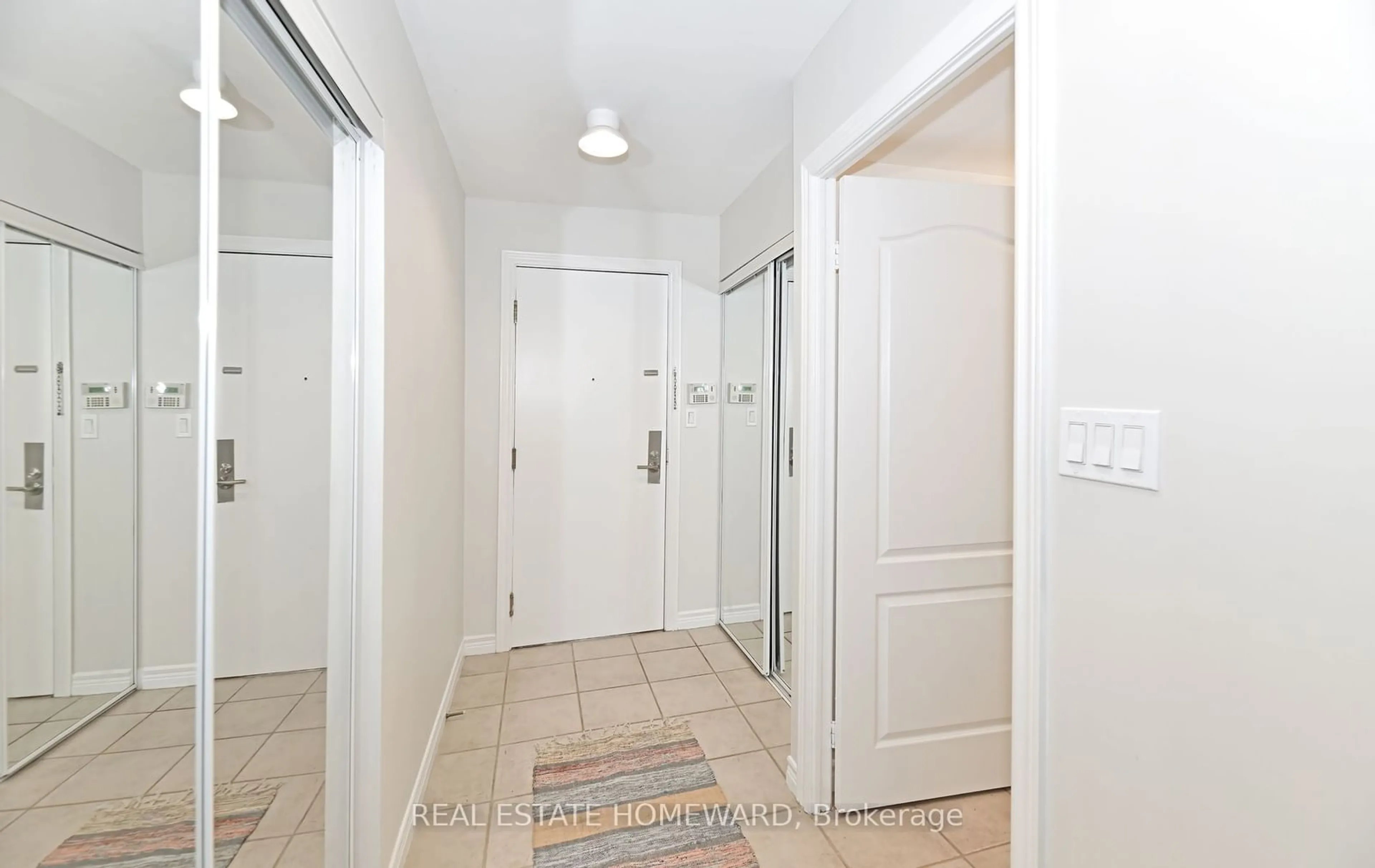 Indoor entryway, not visible floor for 88 Grandview Way #705, Toronto Ontario M2N 6V6