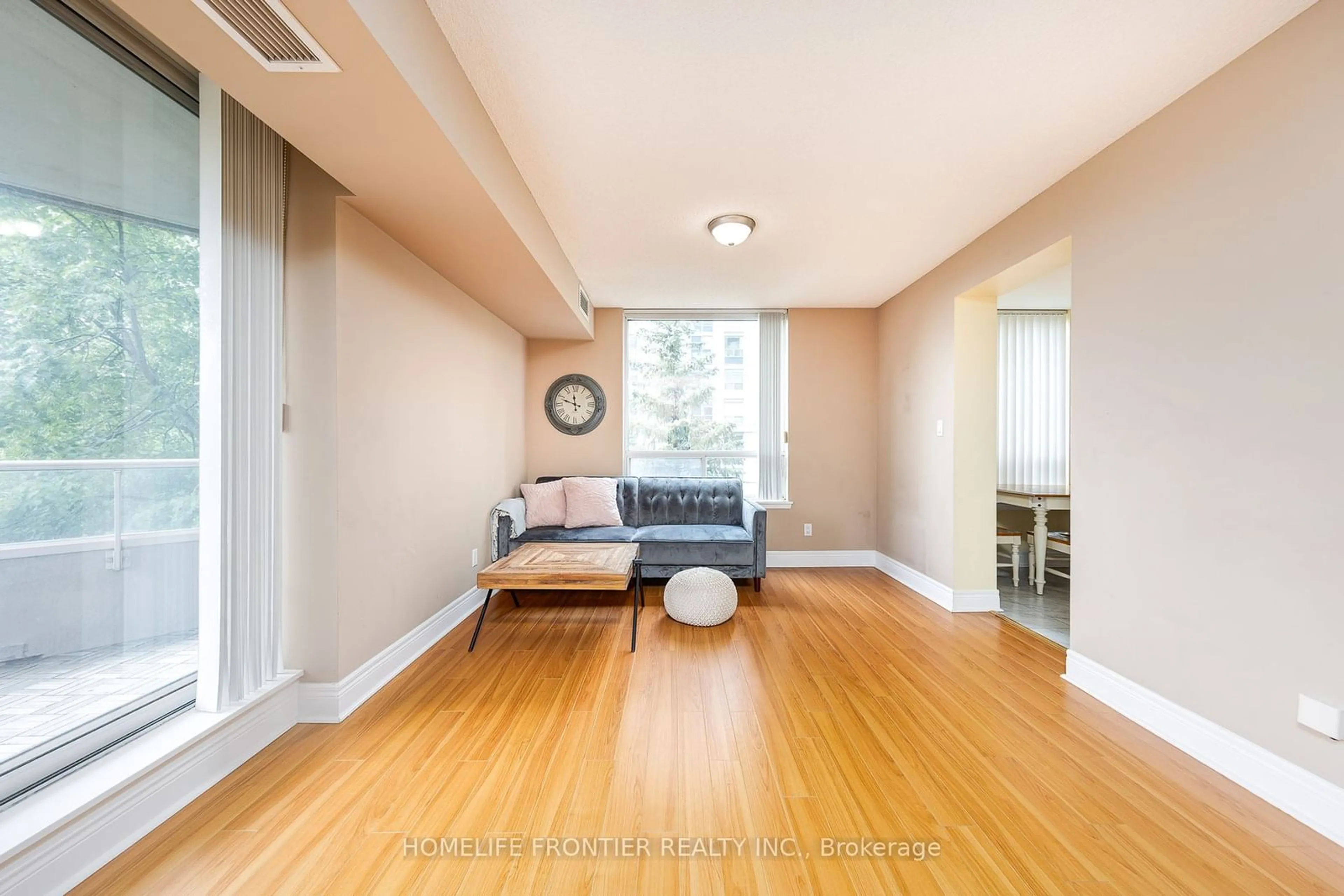 Indoor entryway, wood floors for 18 Hillcrest Ave #305, Toronto Ontario M2N 6T5