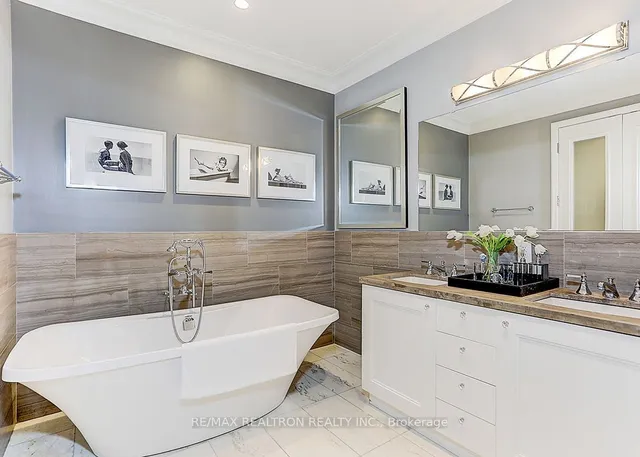 Additional property image - 311 Bay St Unit 3801