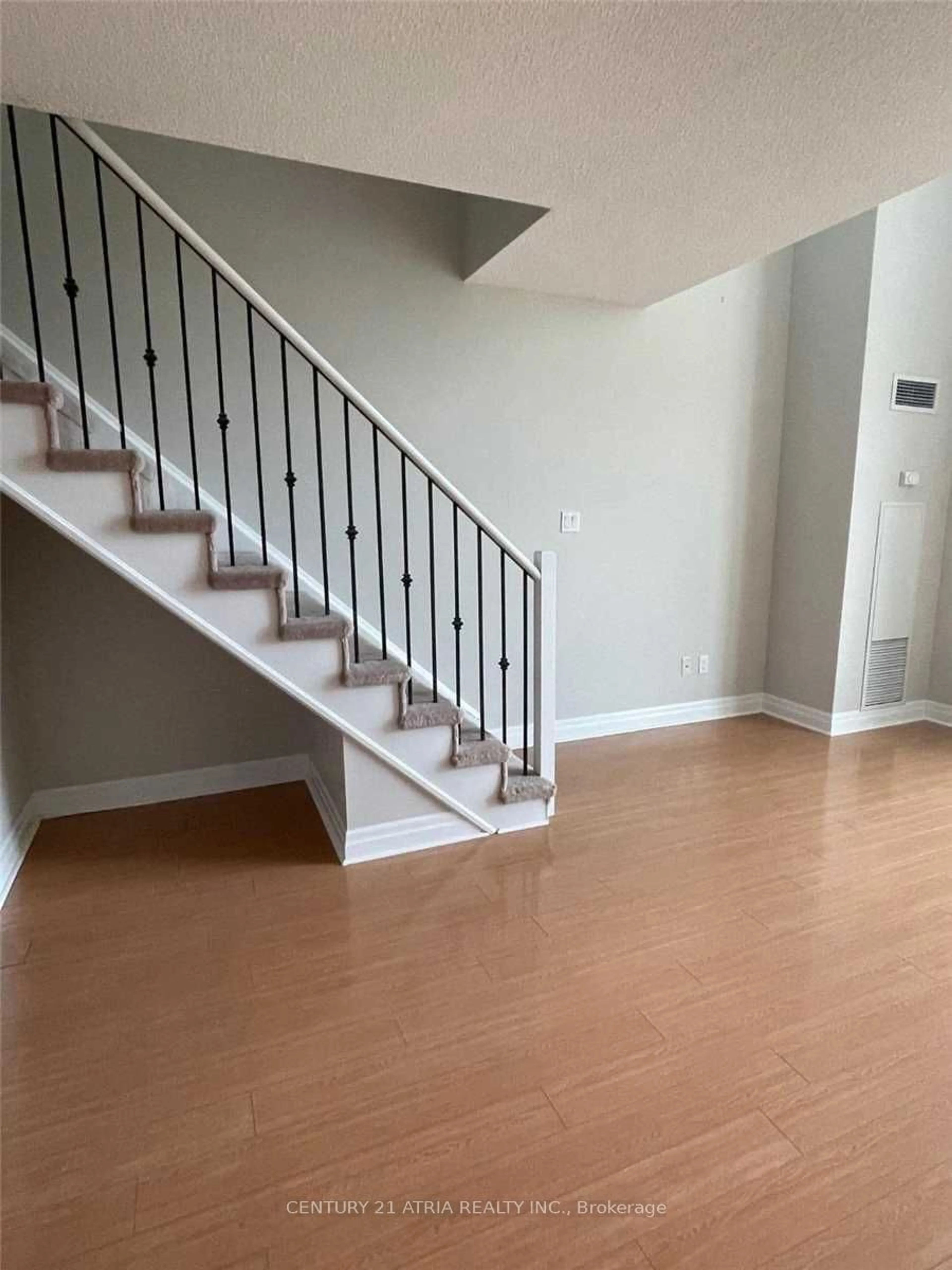 Stairs for 188 Doris Ave #805, Toronto Ontario M2N 6Z5